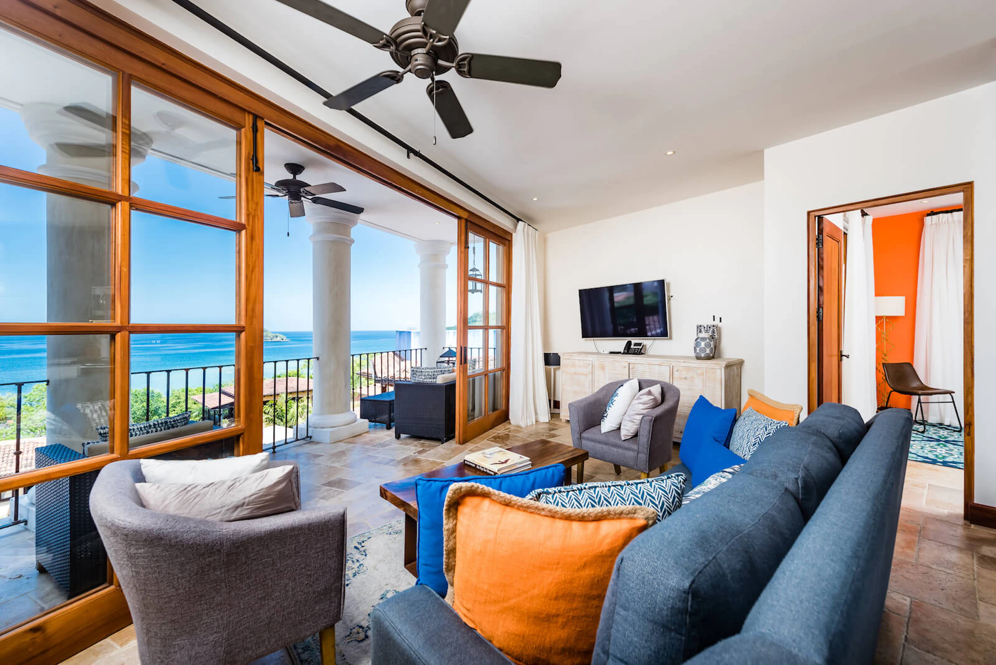 Flat | 43 Plaza Central