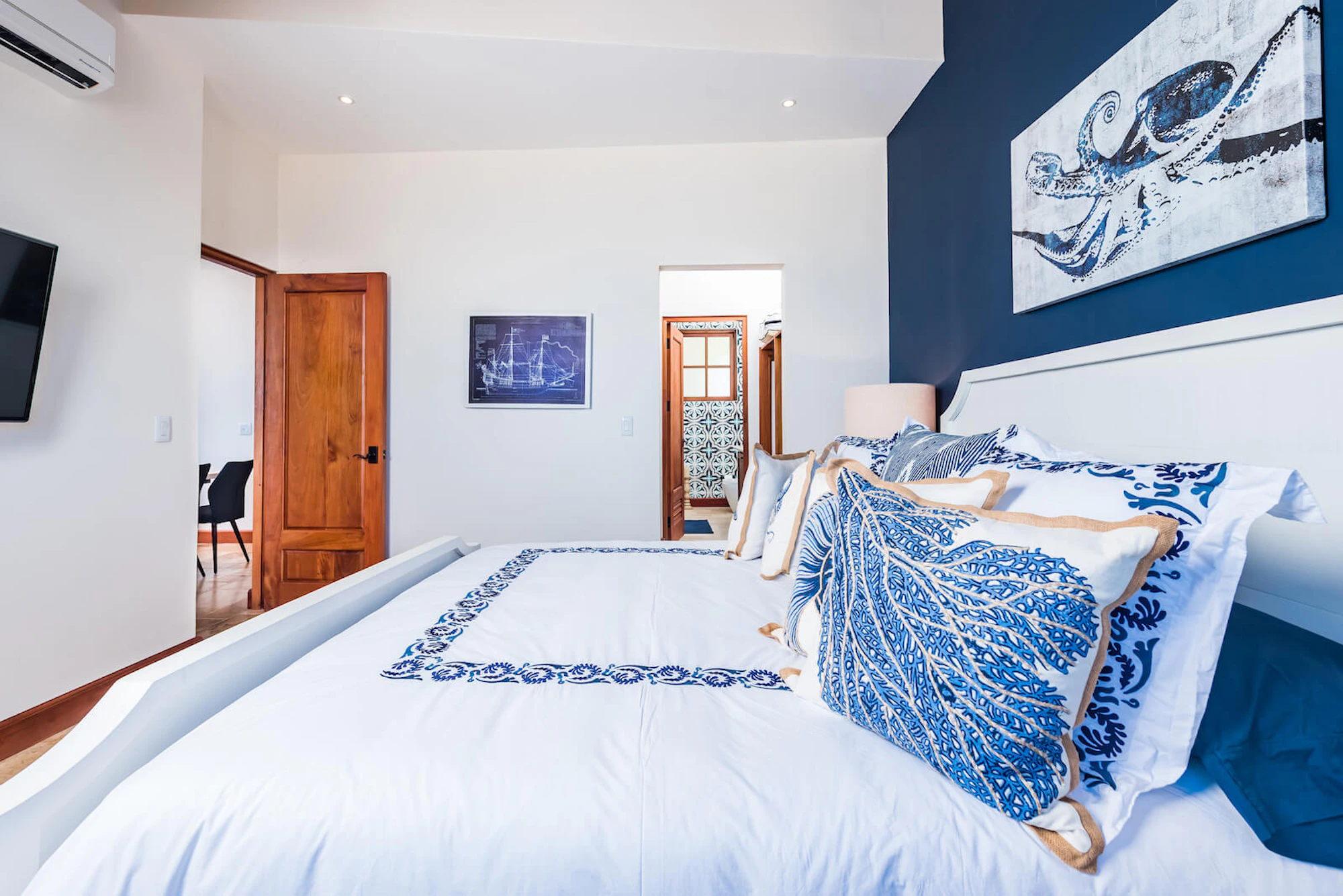 Flat | 43 Plaza Central