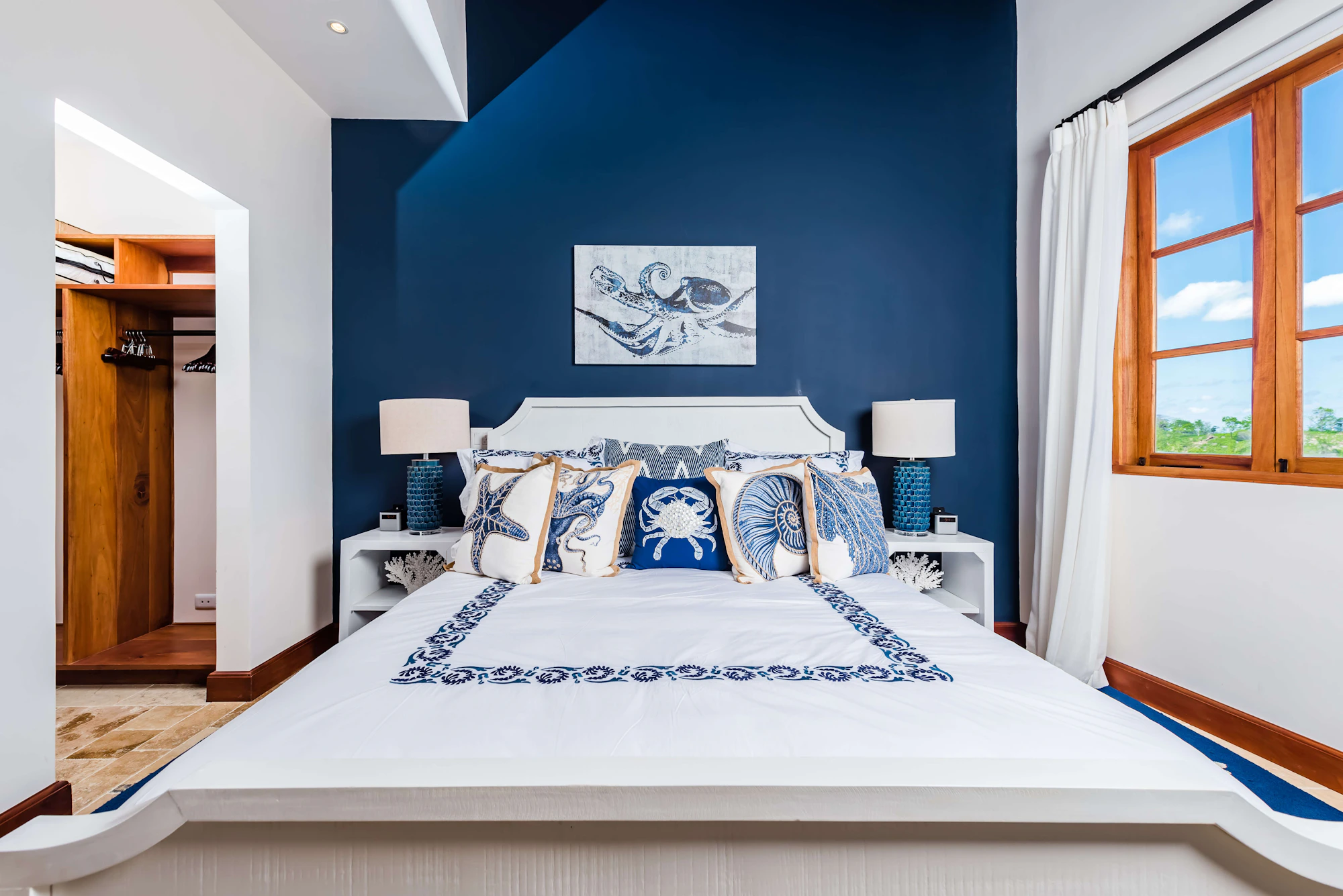 Flat | 43 Plaza Central