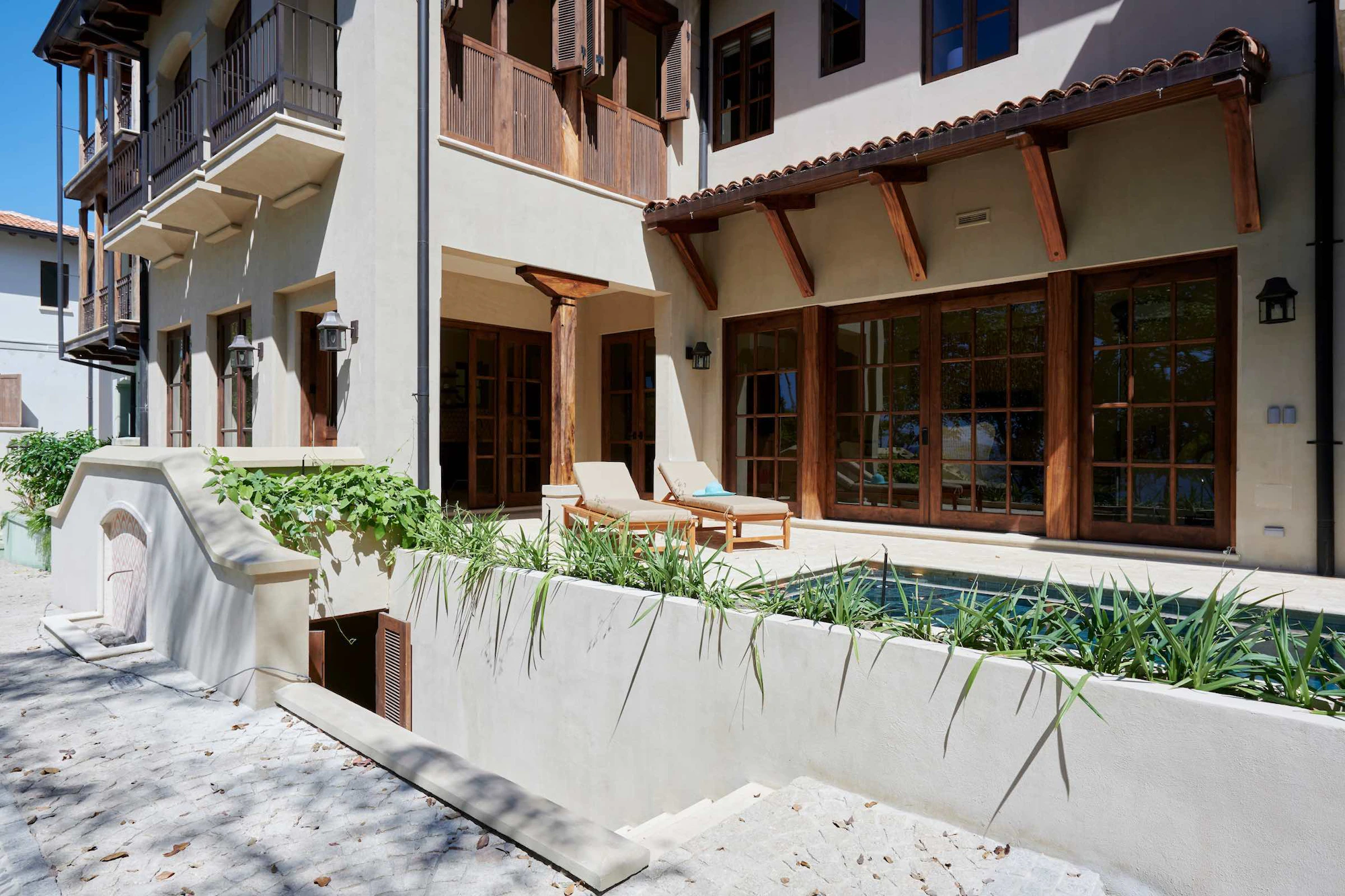 Casa Los Monos | 23 Calle Cartagena