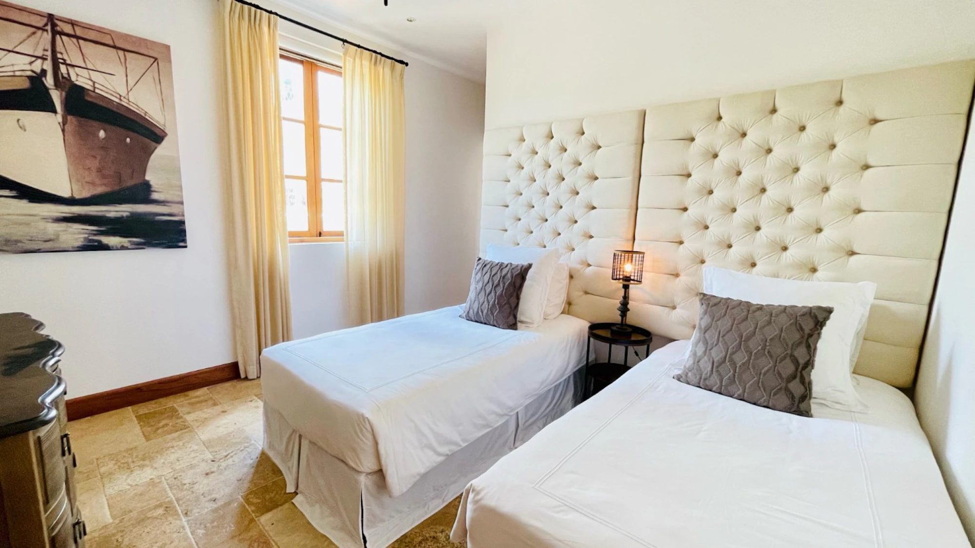 Flat | 31 Plaza Central