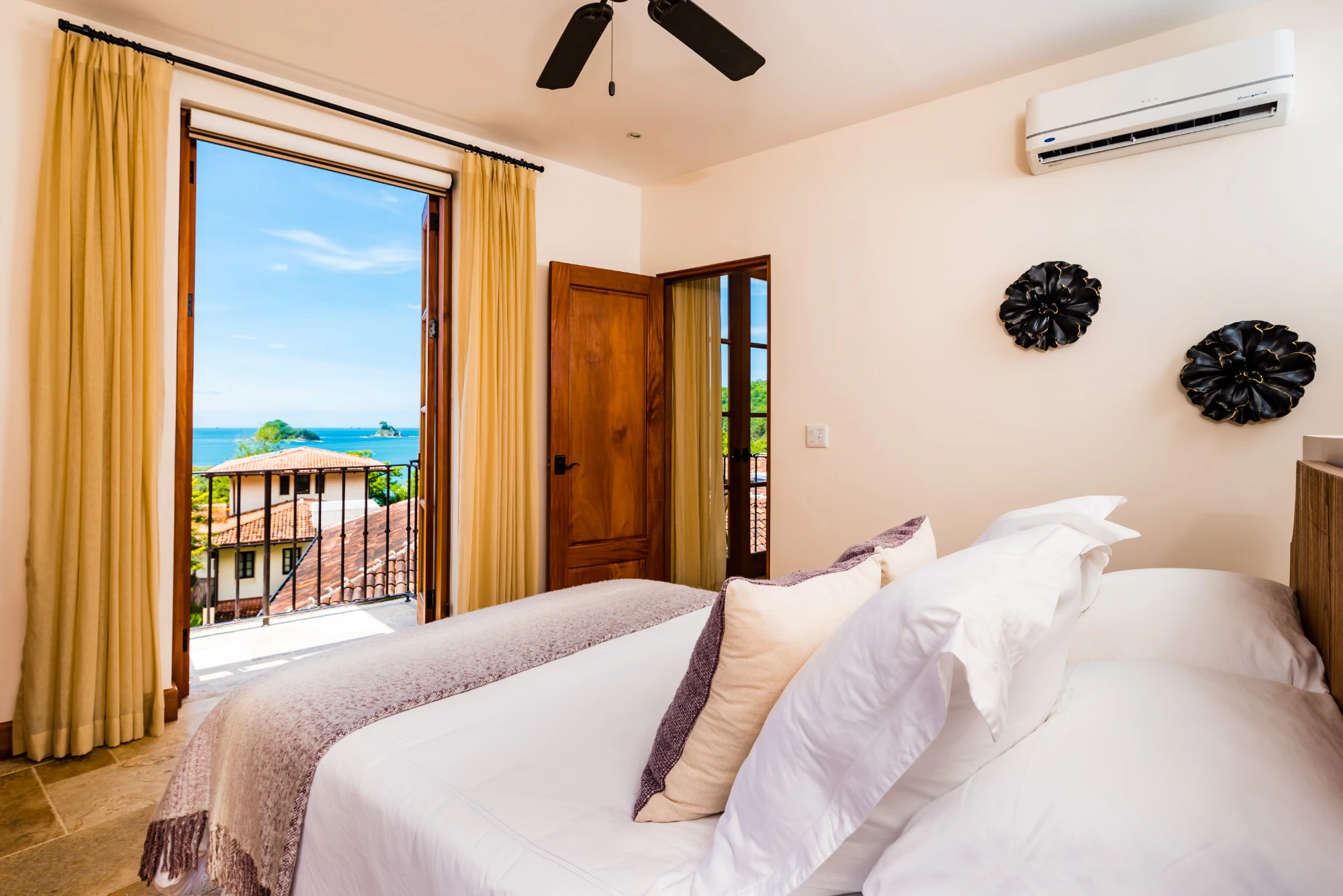 Flat | 31 Plaza Central