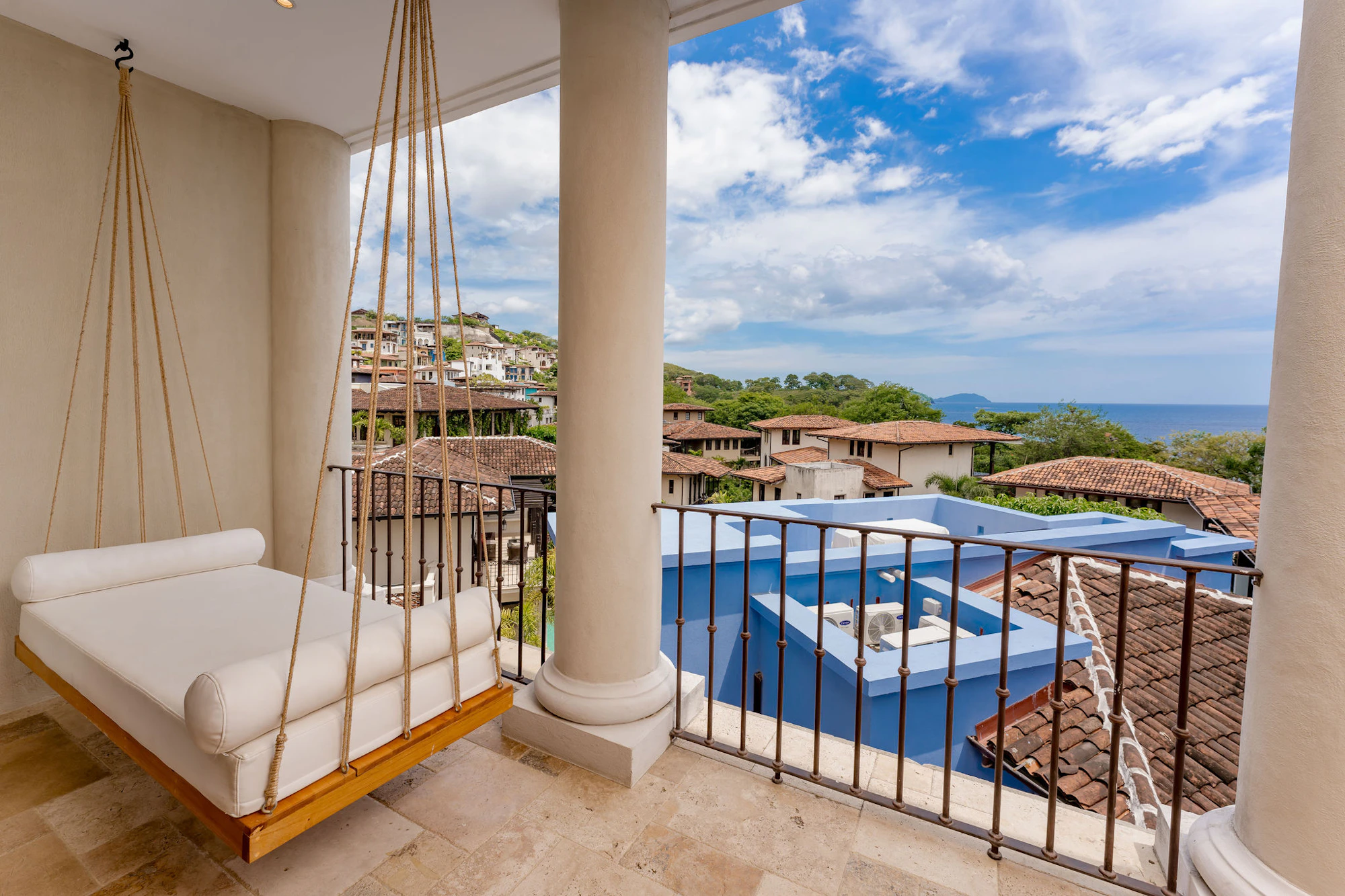 Casa Rana | 34 Plaza Central