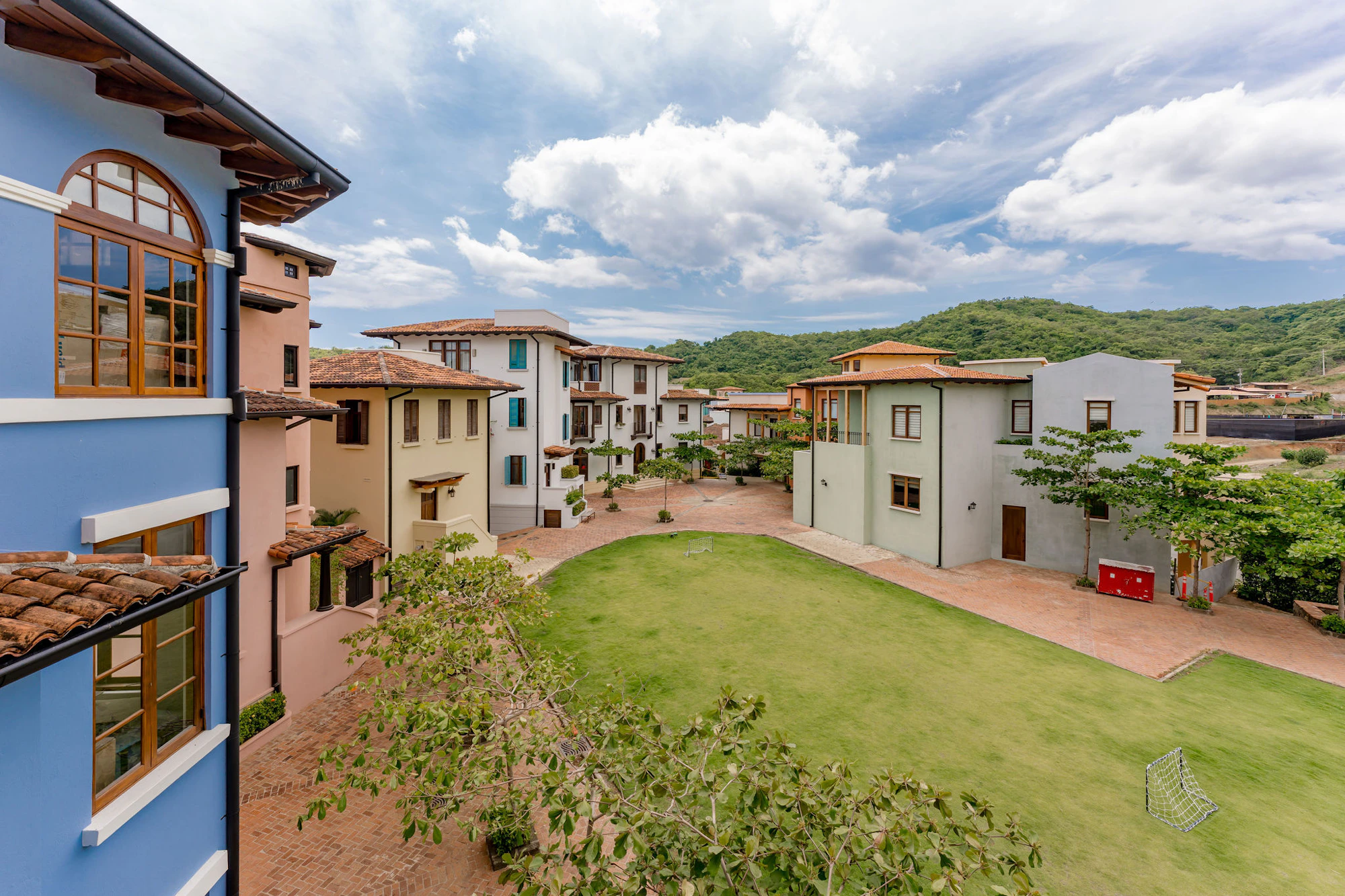 Casa Rana | 34 Plaza Central