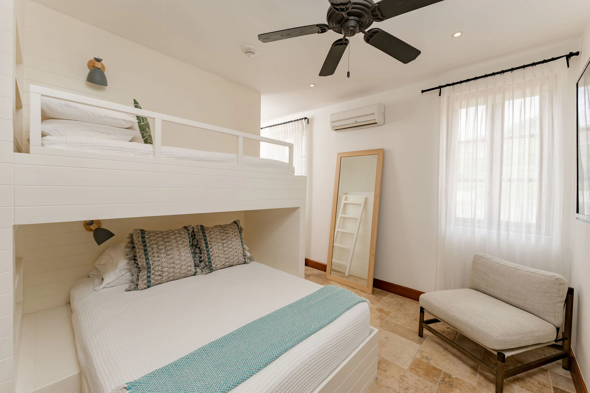 Casa Rana | 34 Plaza Central