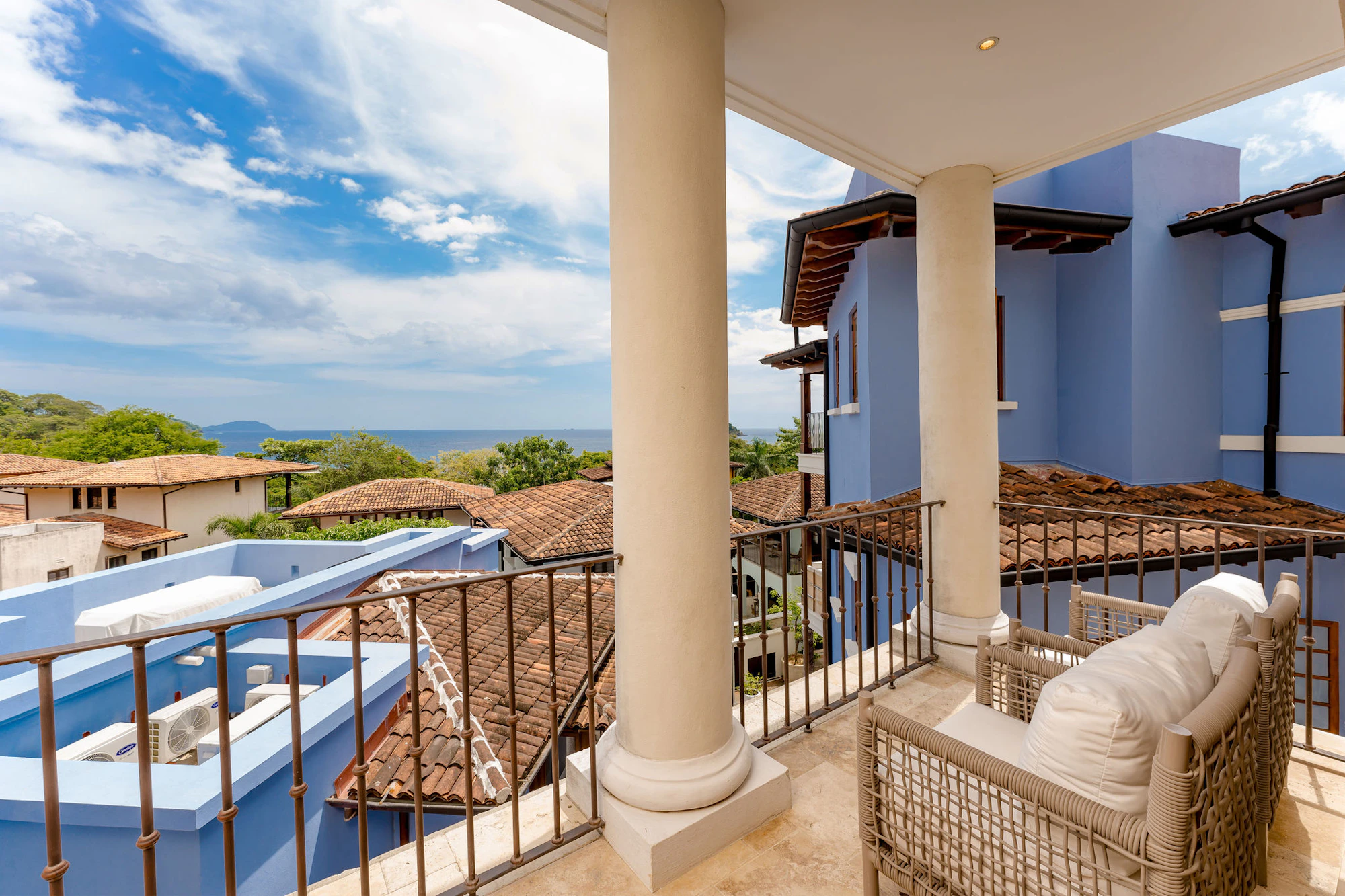 Casa Rana | 34 Plaza Central