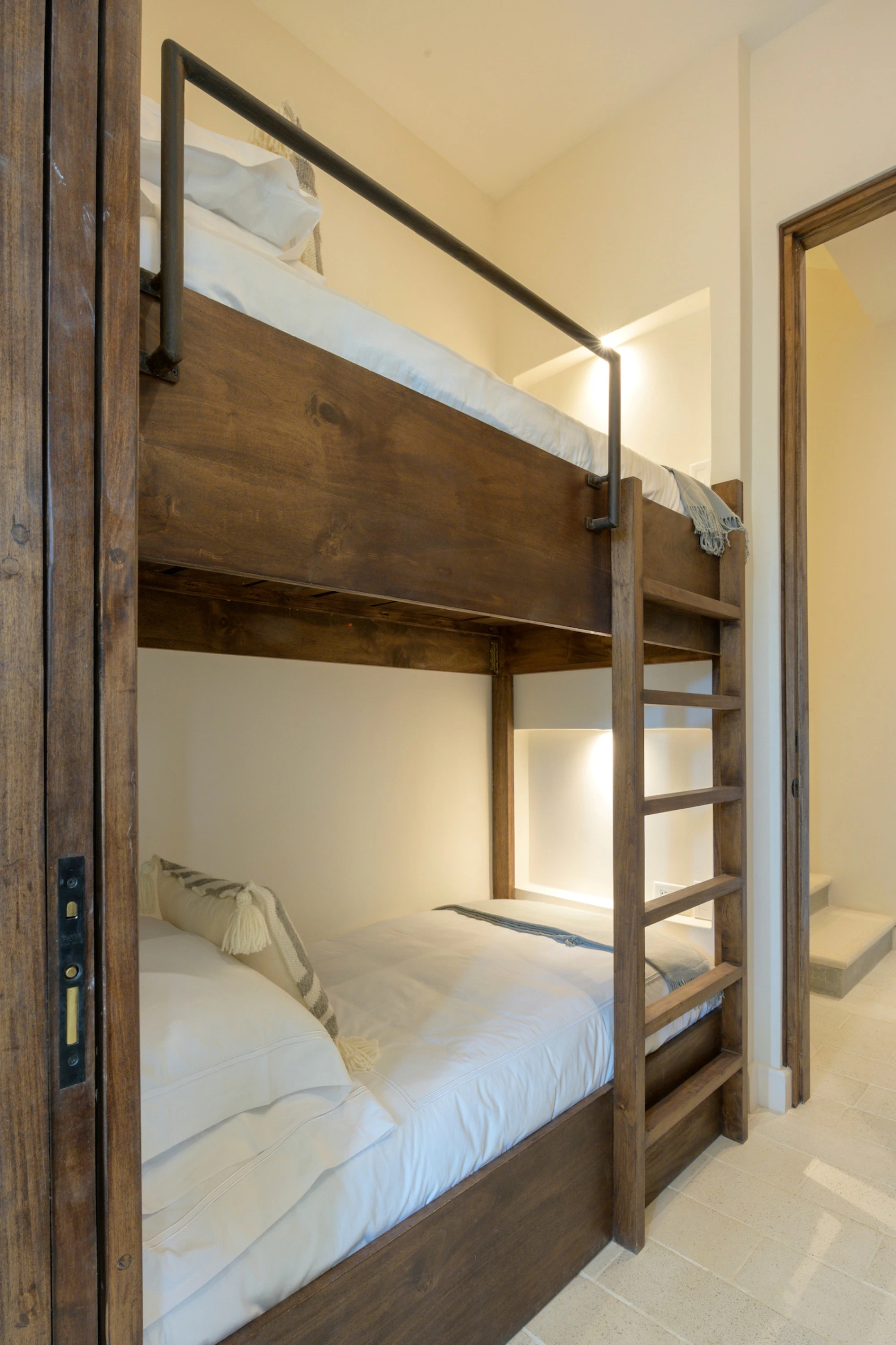 Casa Plumeria | 8 Calle Virginia