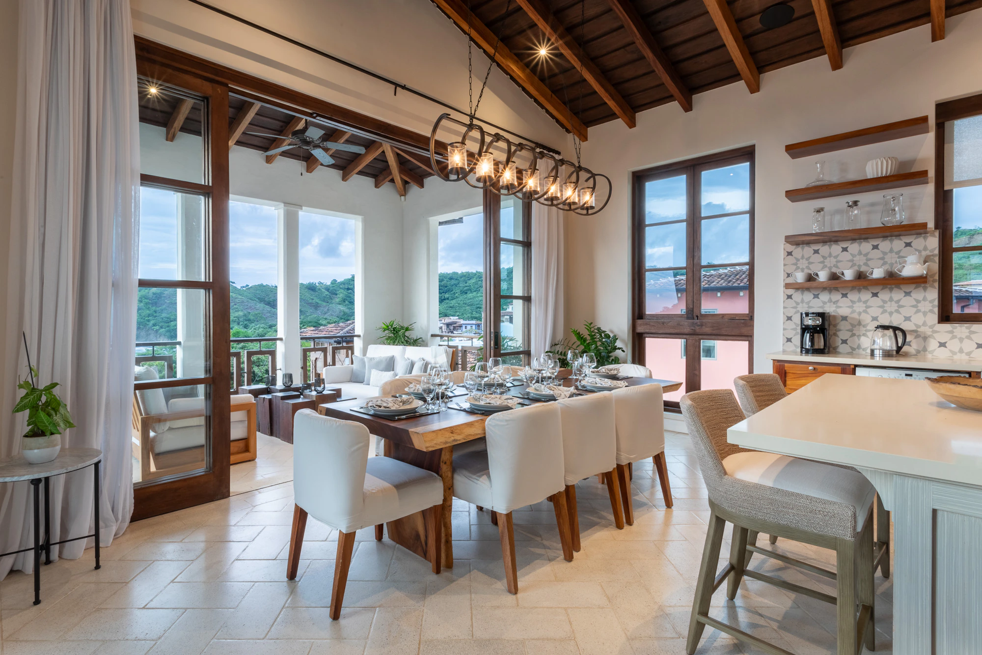 Casa Plumeria | 8 Calle Virginia