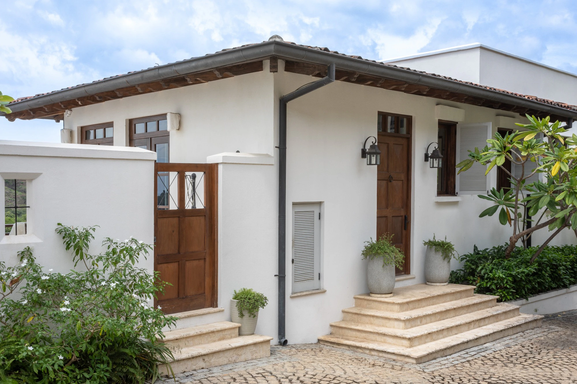 Casa Plumeria | 8 Calle Virginia