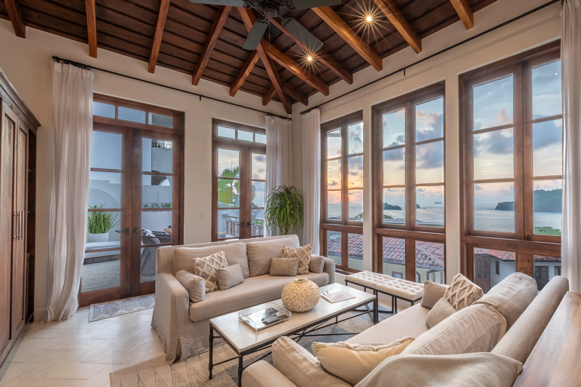 Casa Plumeria | 8 Calle Virginia