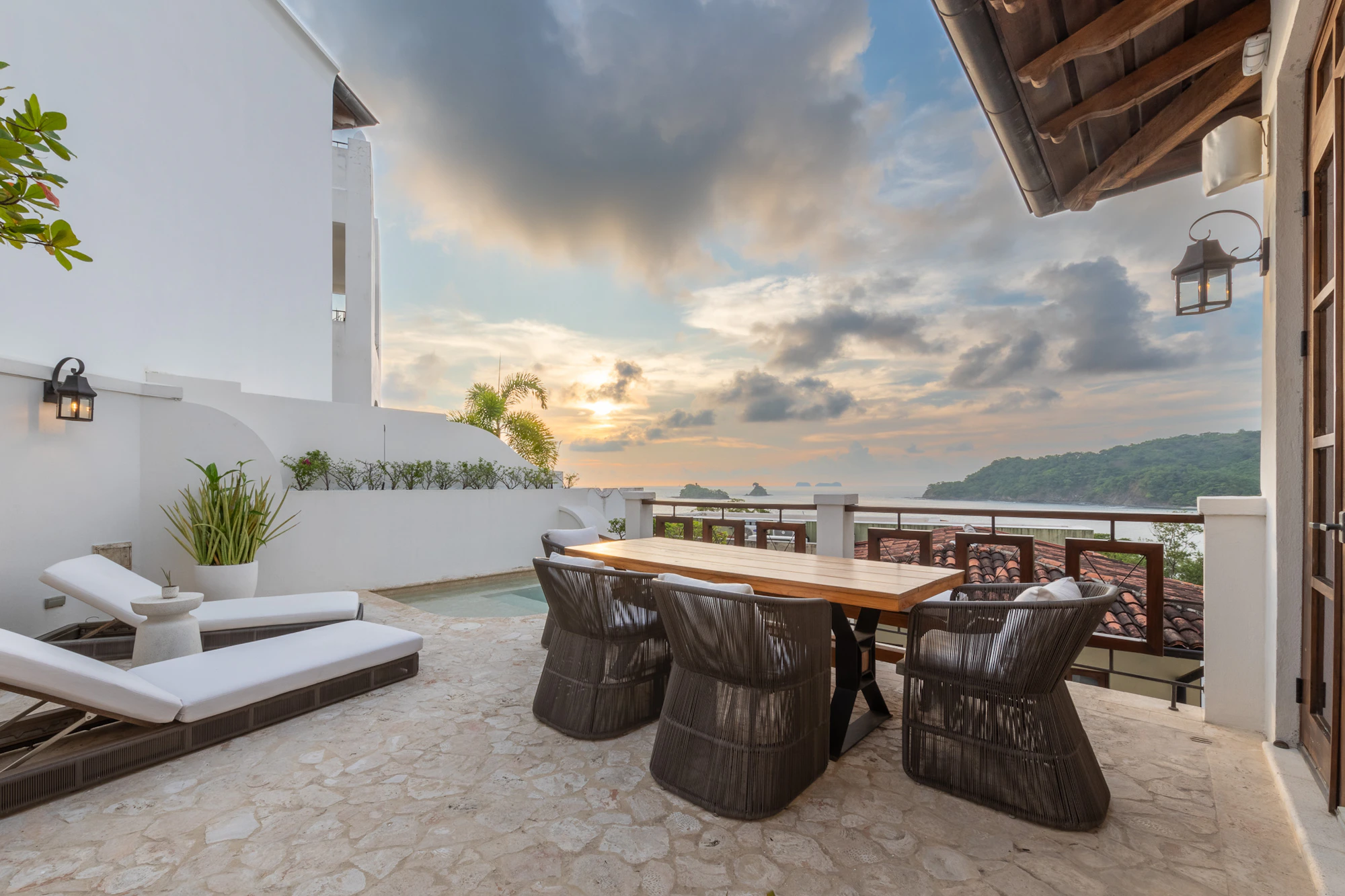 Casa Plumeria | 8 Calle Virginia