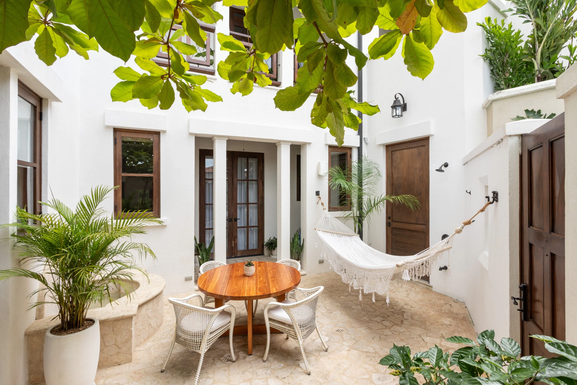 Casa Plumeria | 8 Calle Virginia