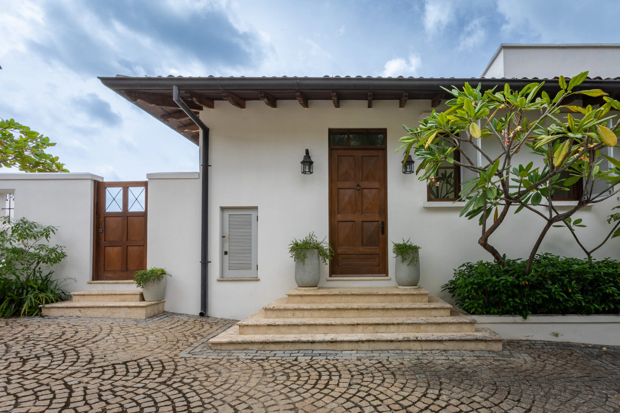Casa Plumeria | 8 Calle Virginia