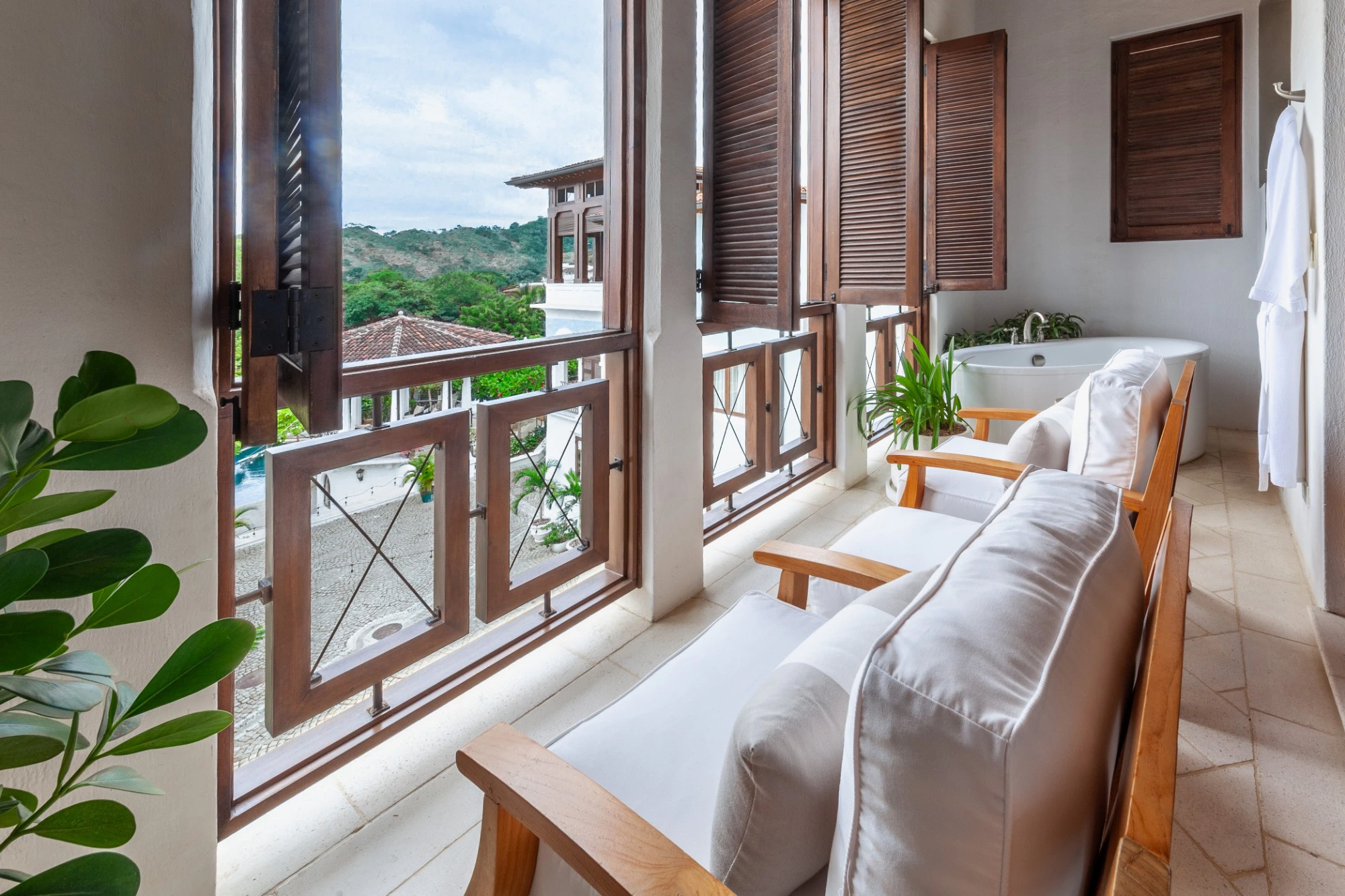 Casa Plumeria | 8 Calle Virginia