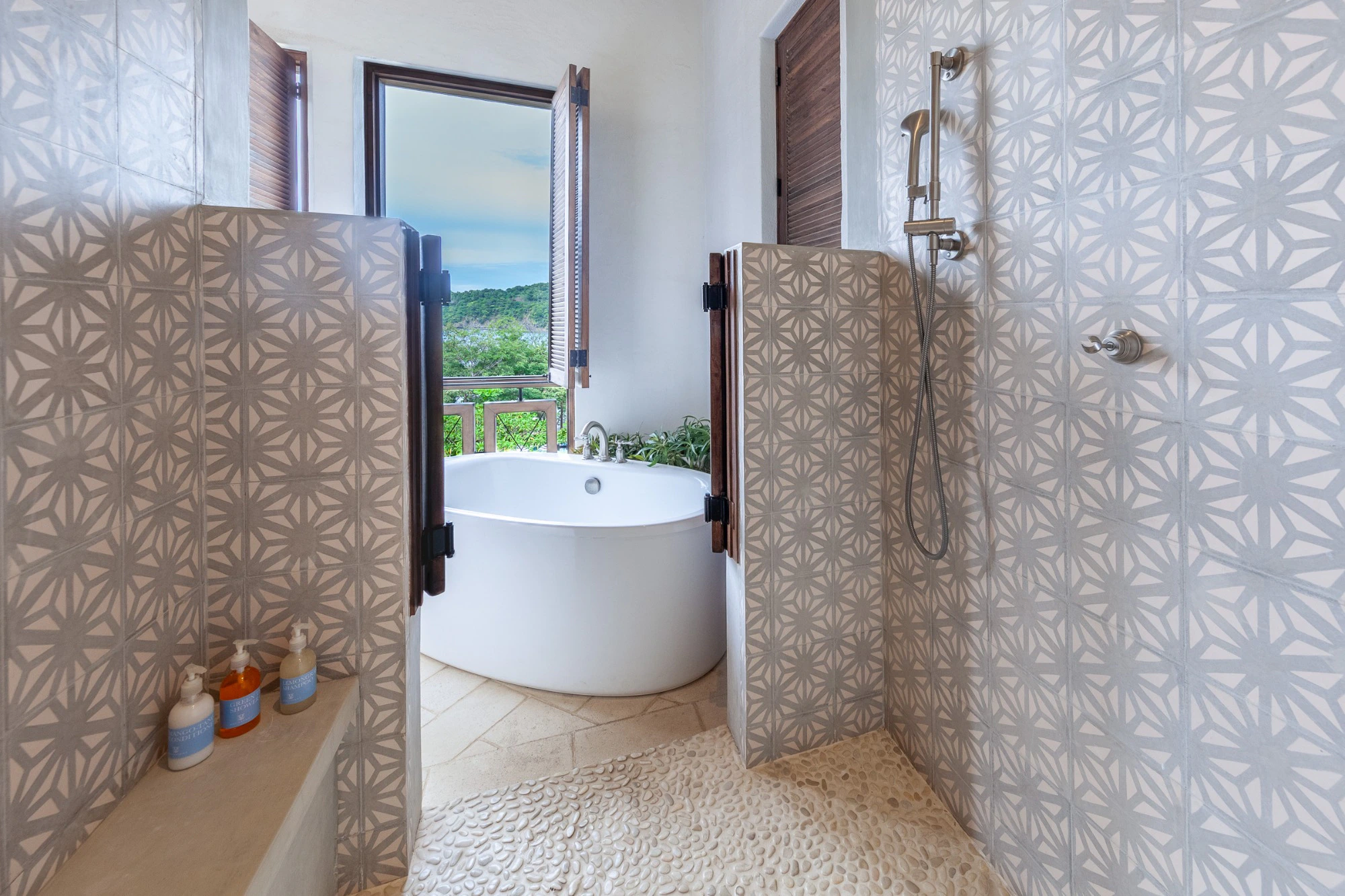 Casa Plumeria | 8 Calle Virginia