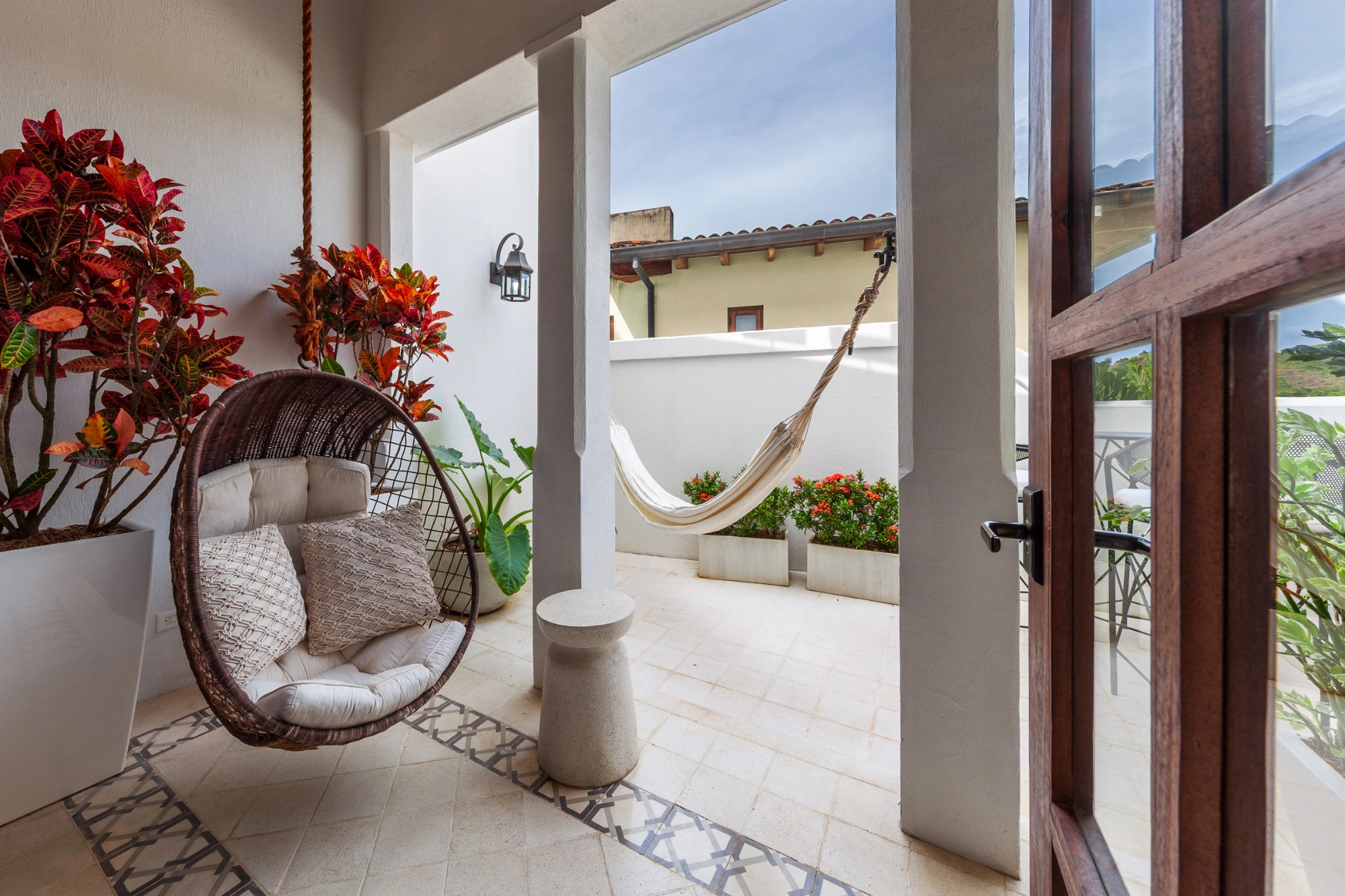 Casa Plumeria | 8 Calle Virginia