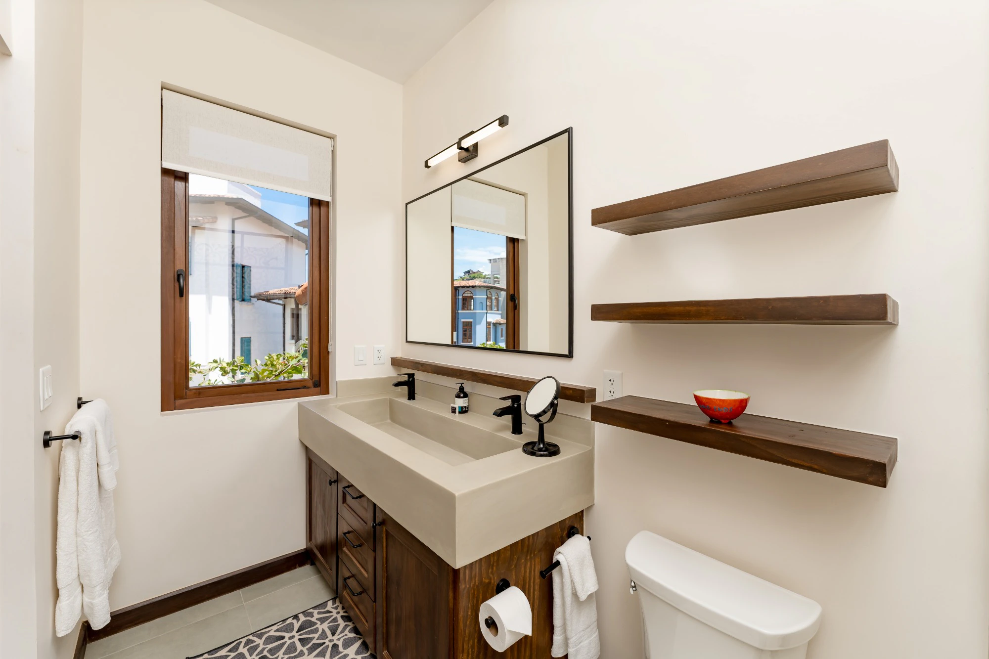 Coralina Flat | 206 Plaza Pienza