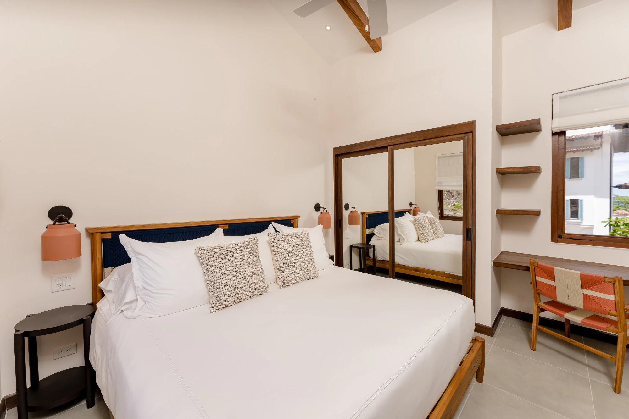 Coralina Flat | 206 Plaza Pienza