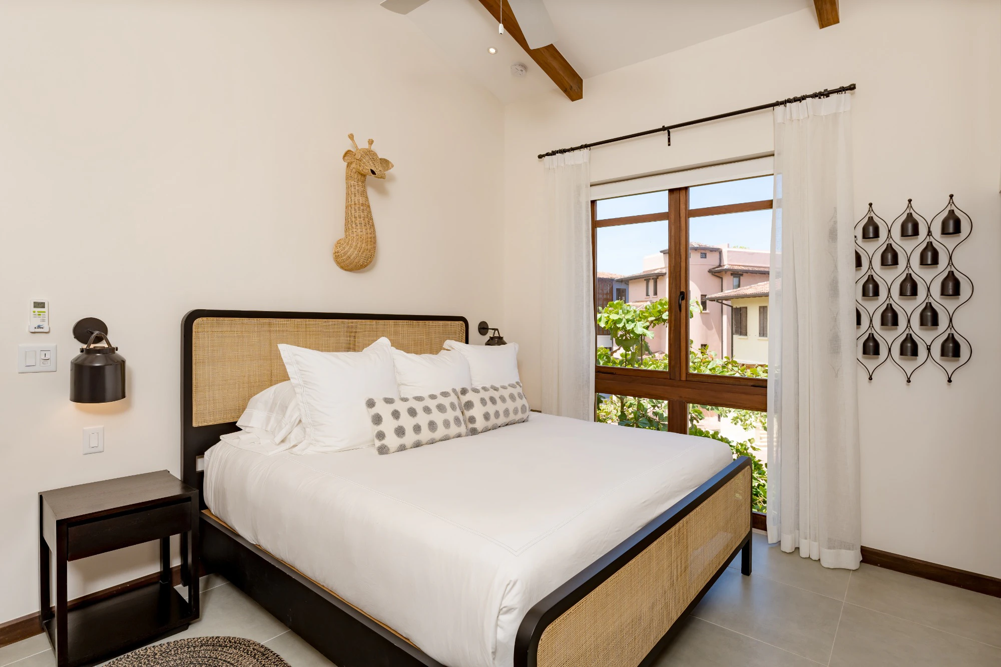 Coralina Flat | 206 Plaza Pienza