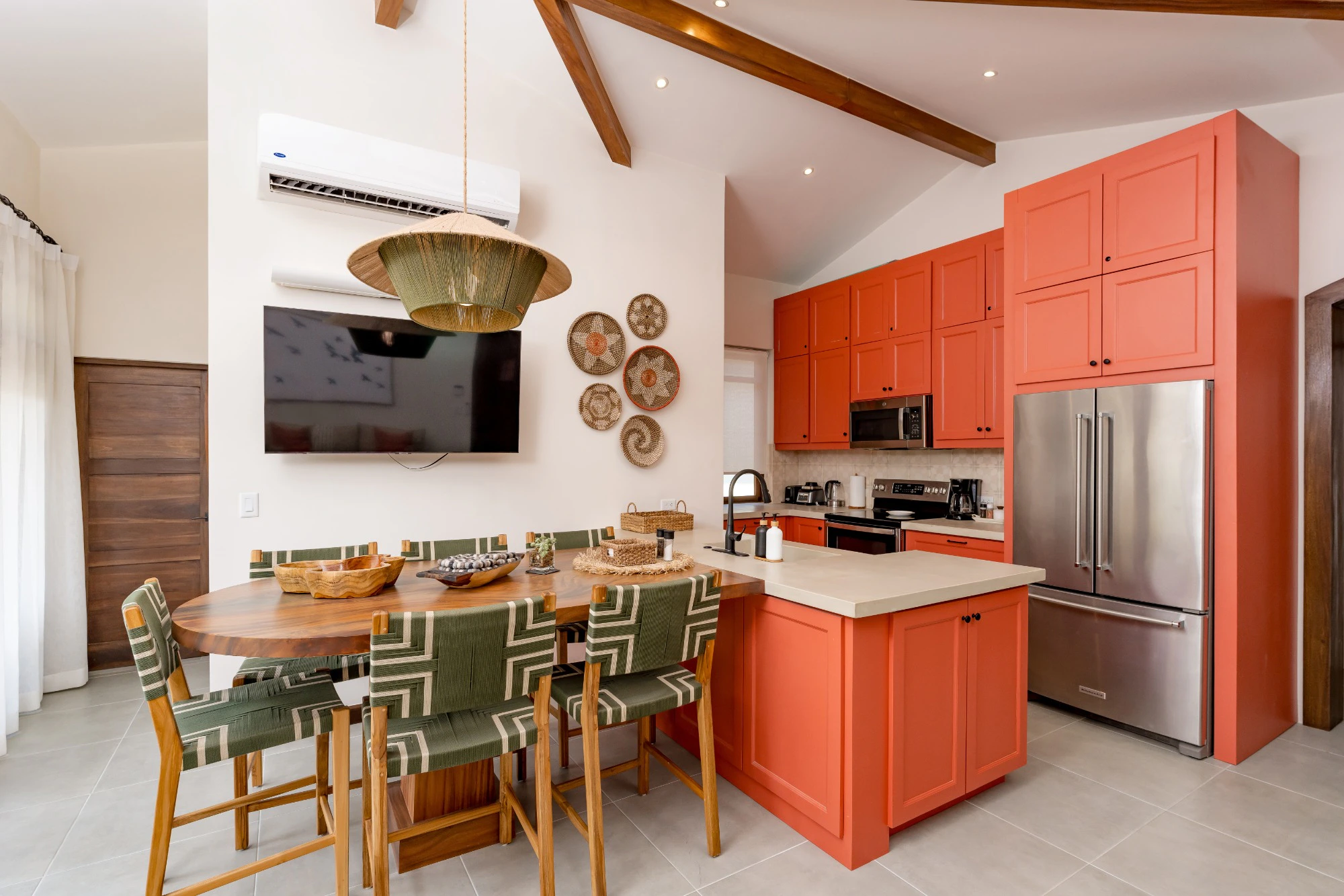 Coralina Flat | 206 Plaza Pienza