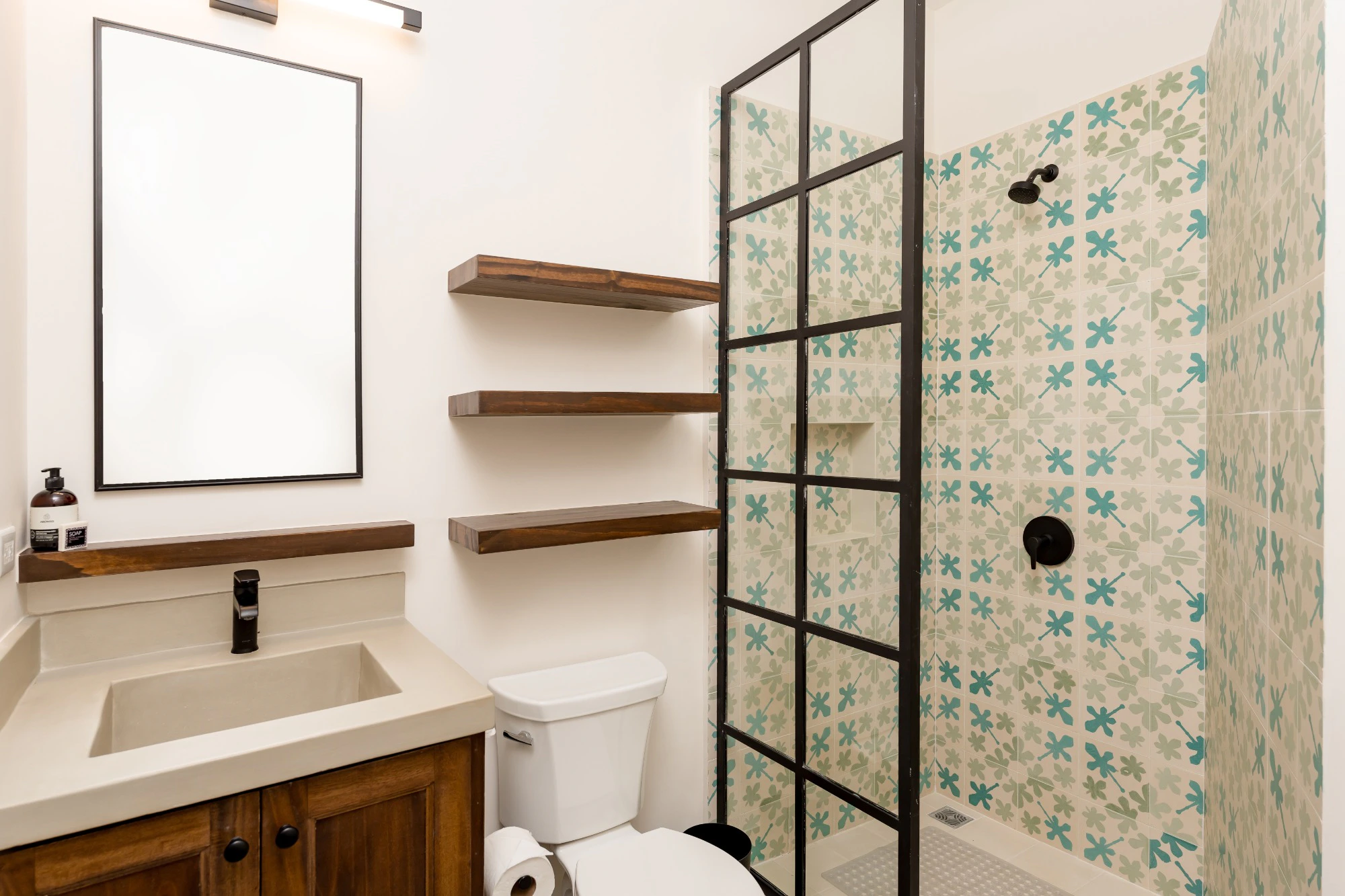 Coralina Flat | 206 Plaza Pienza