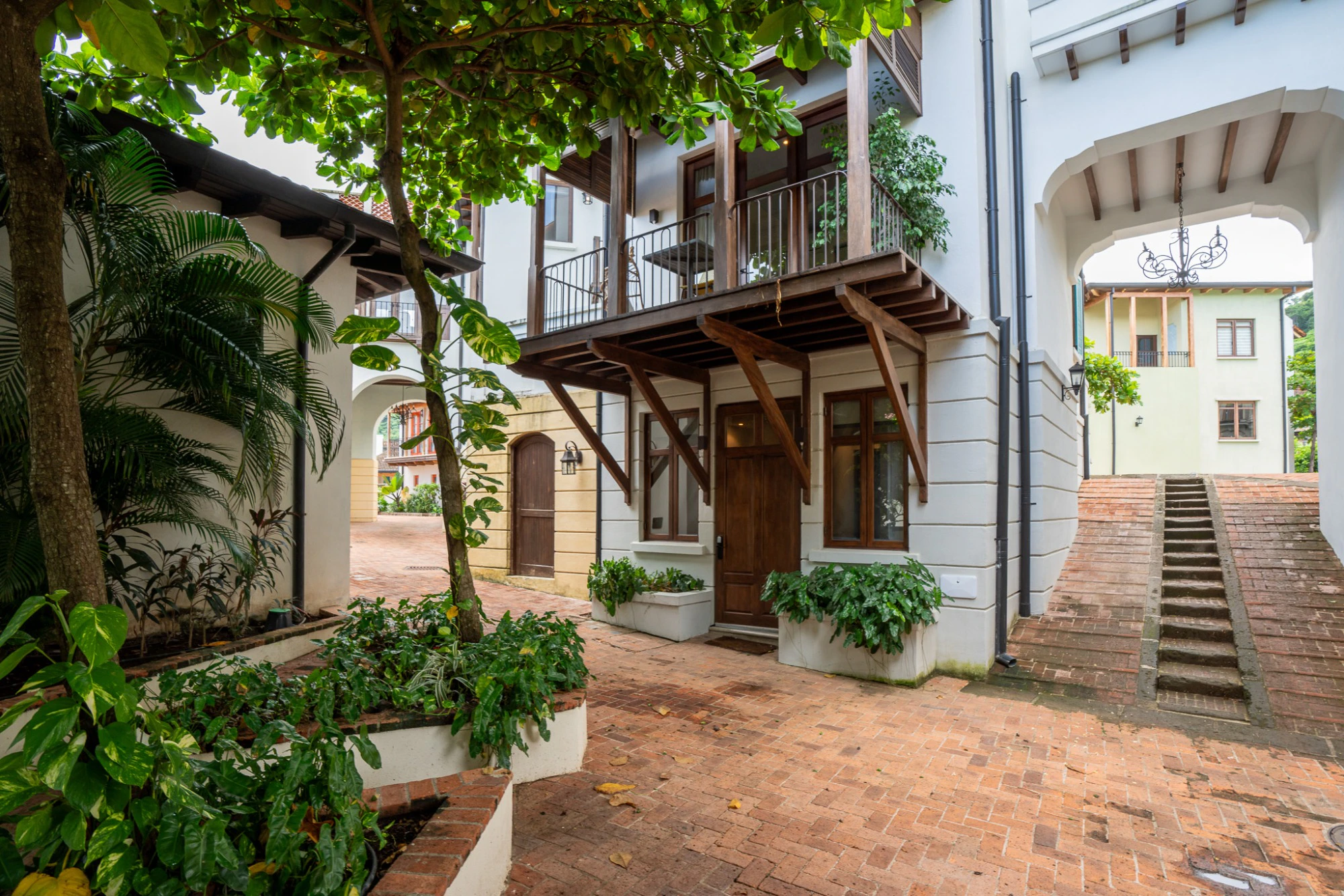 Studio | 9 Calle La Ronda