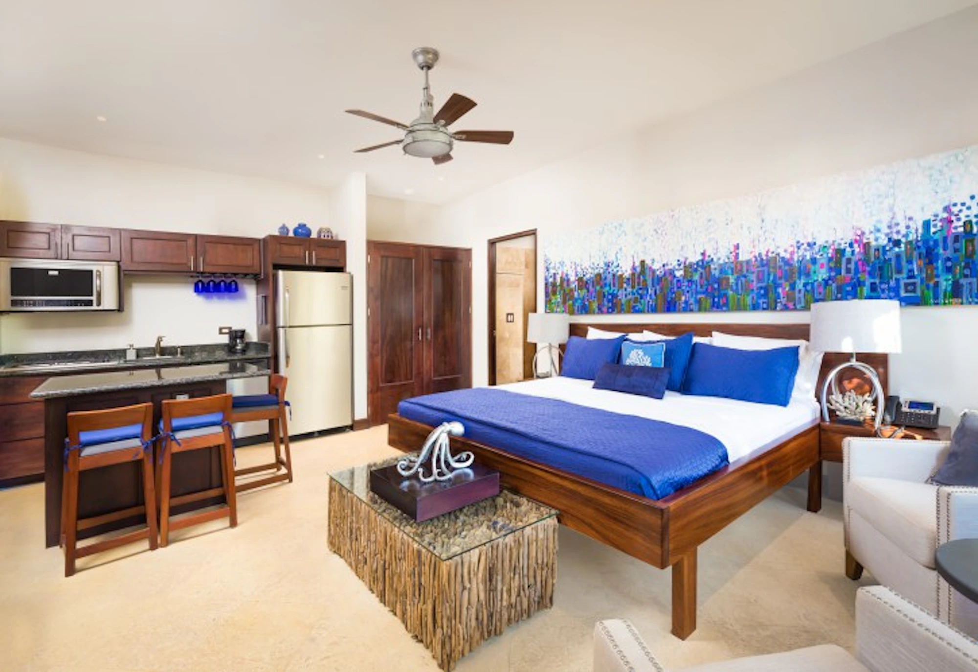 Casa Sonrisa Studio | 27 Paseo del Mar