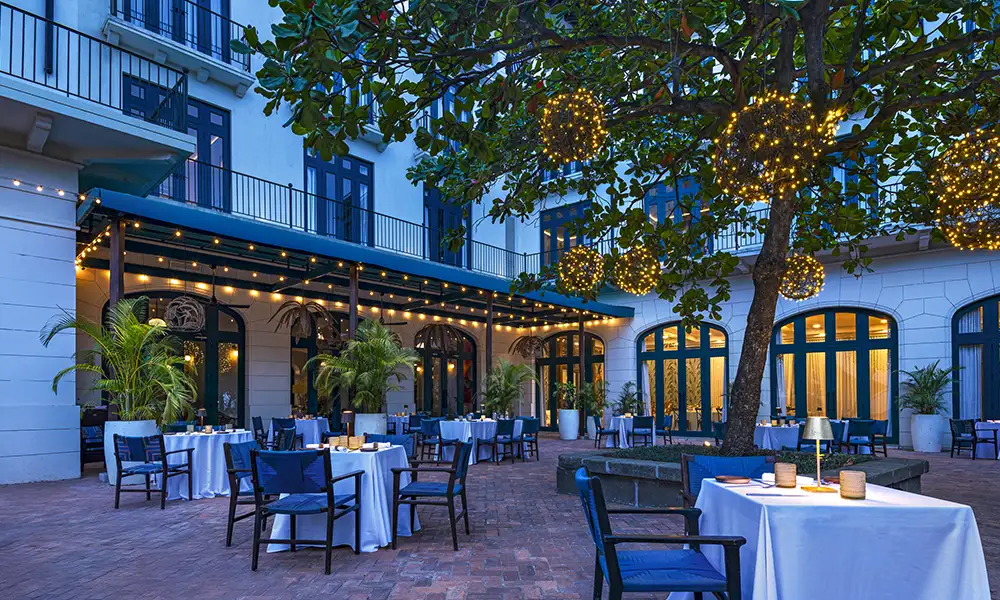 Ponciana Restaurant Courtyard Alfresco Dinning
