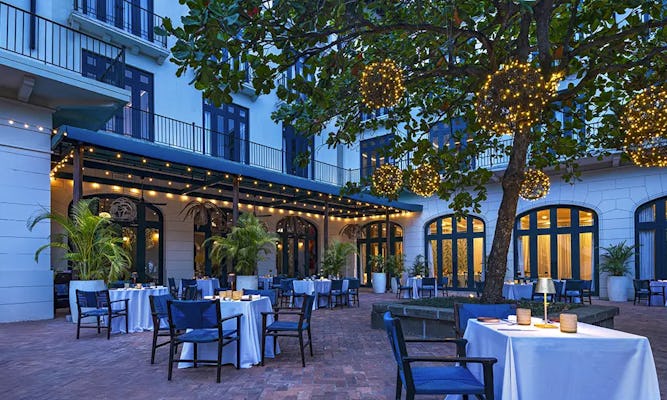 Ponciana Restaurant Courtyard Alfresco Dinning