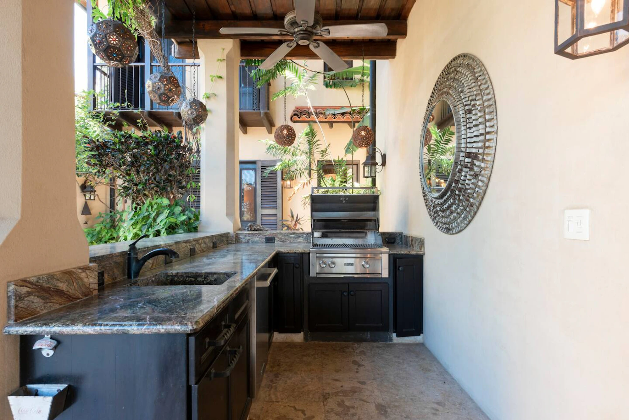 StuCasa Guest Terrace Grill