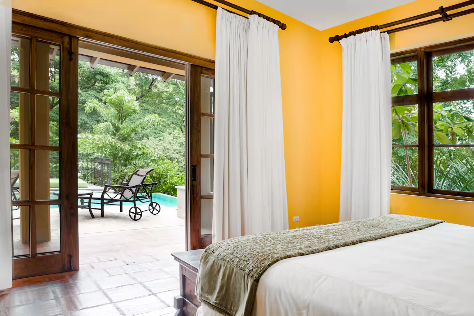 Casa Pelicano Guest Bedroom