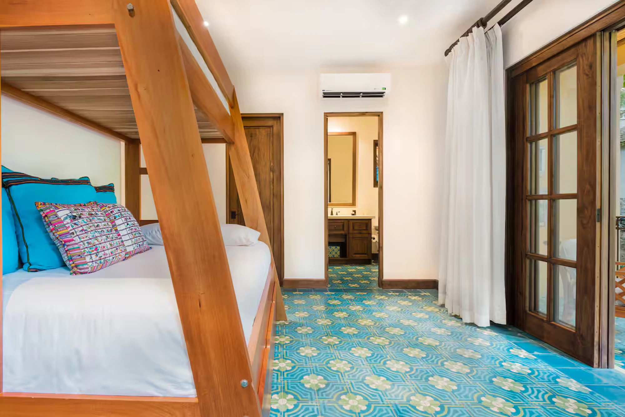 Casa Pelicano Bunk Room