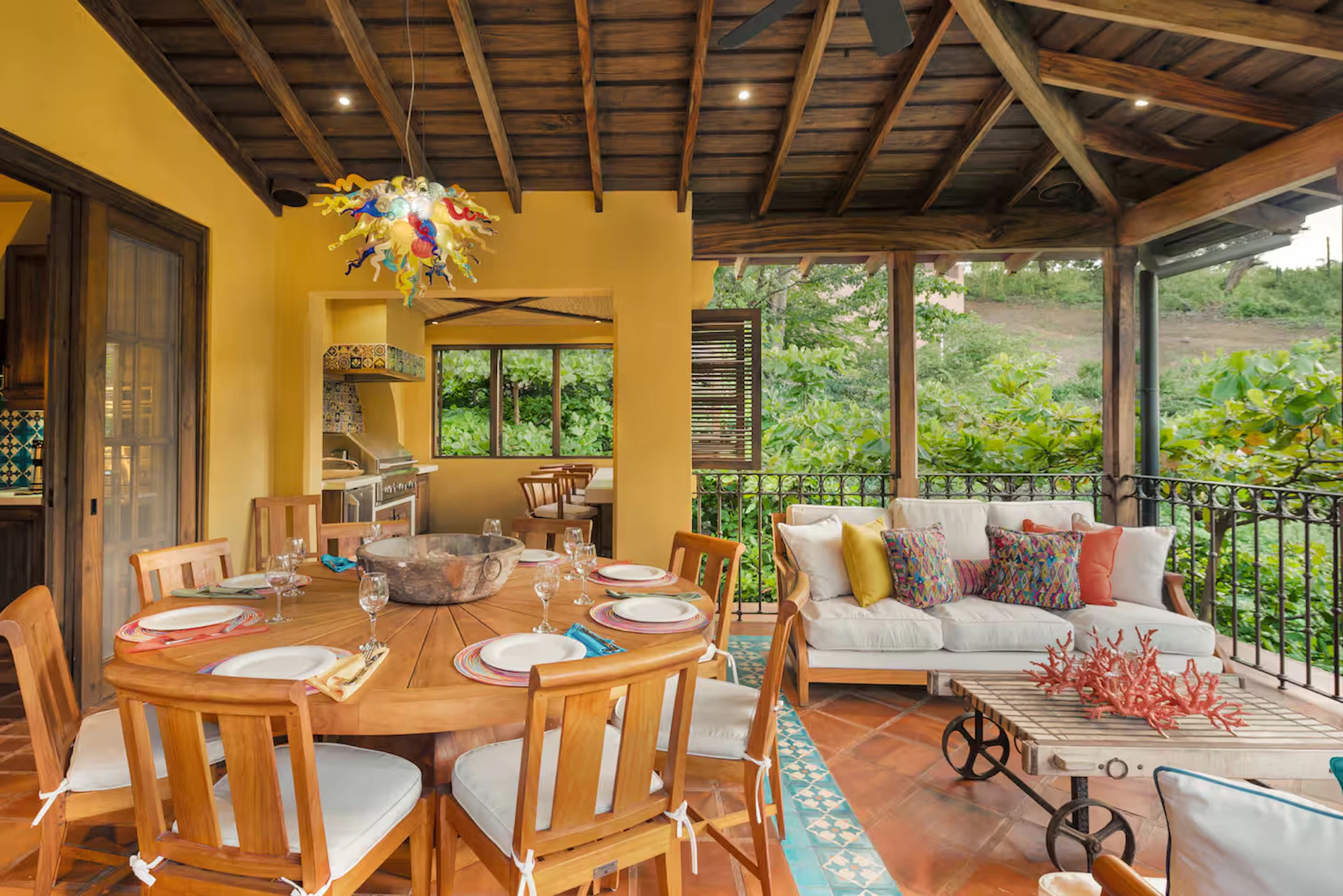 Casa Pelicano Dining terrace