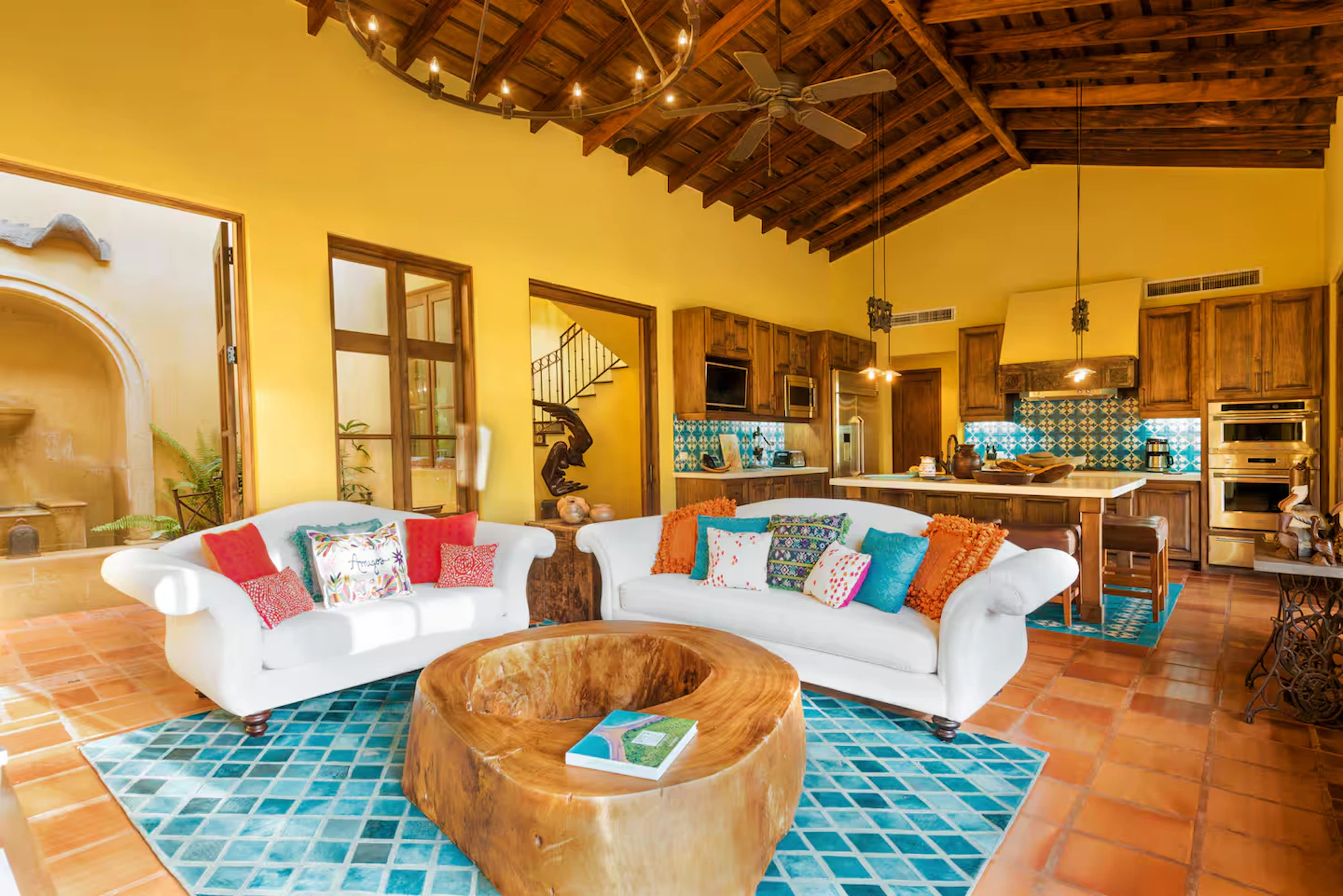 Casa Pelicano Living and Kitchen