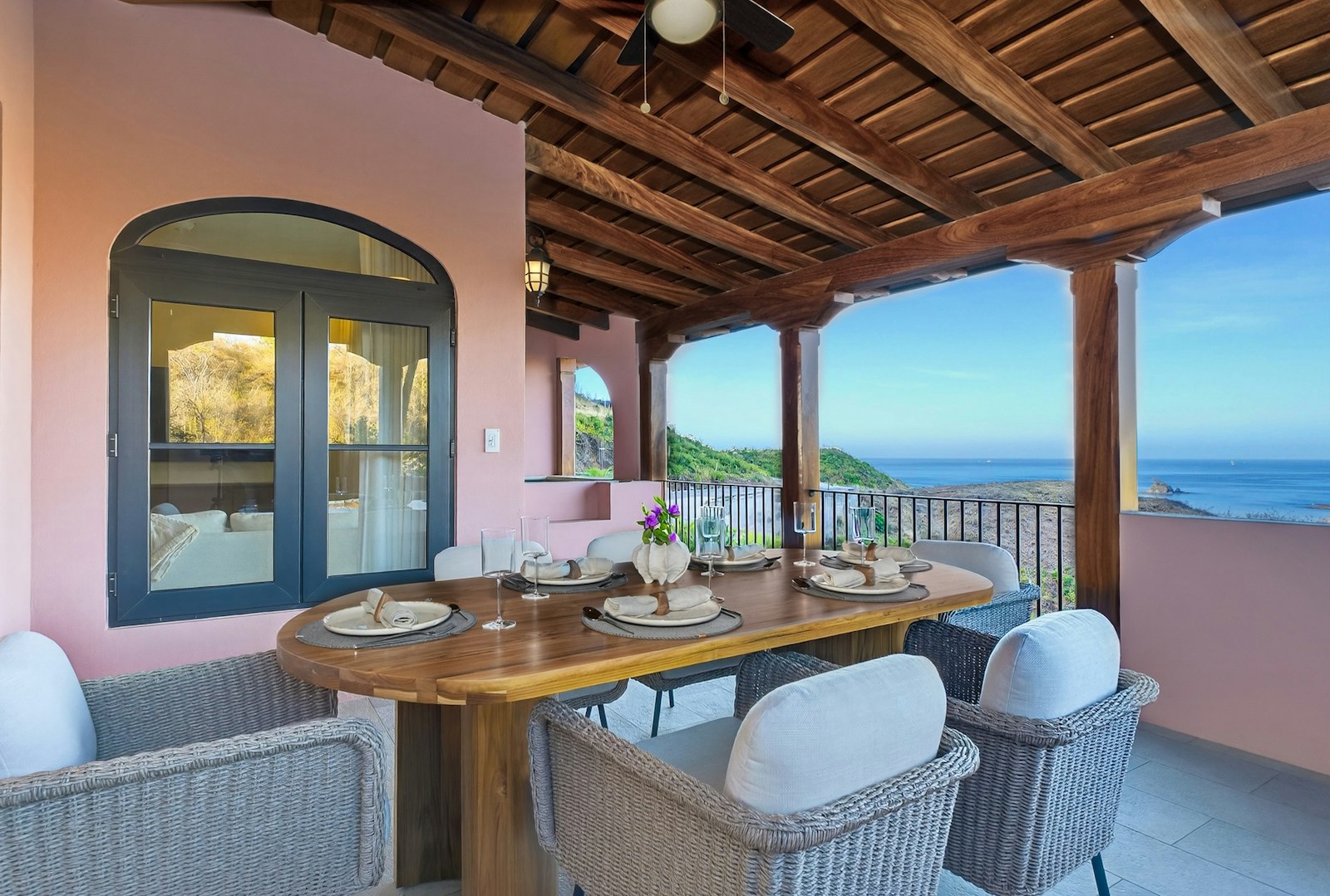 Vista a las Catalinas, covered terrace with ocean view
