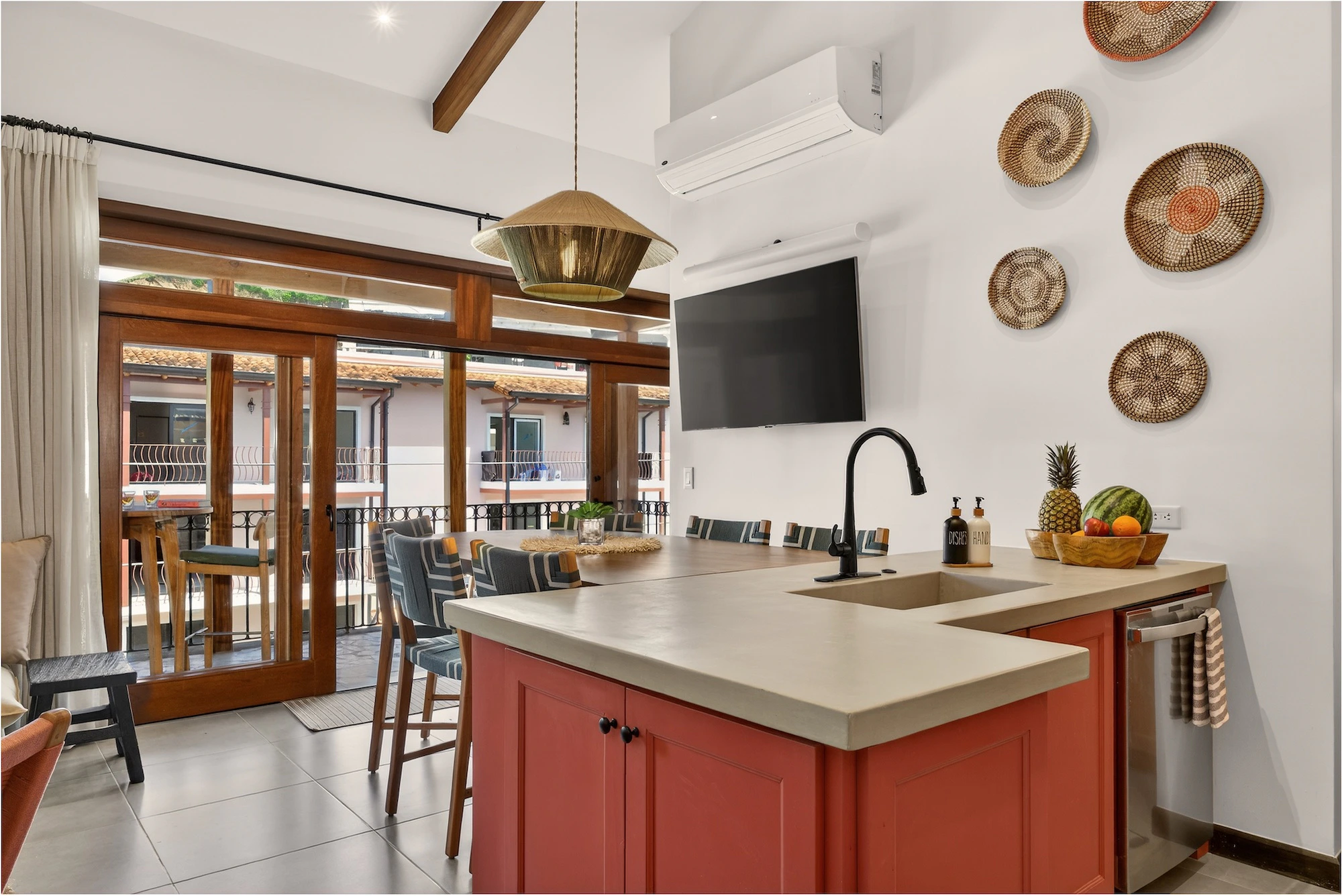 Coralina Flat | 206 Plaza Pienza