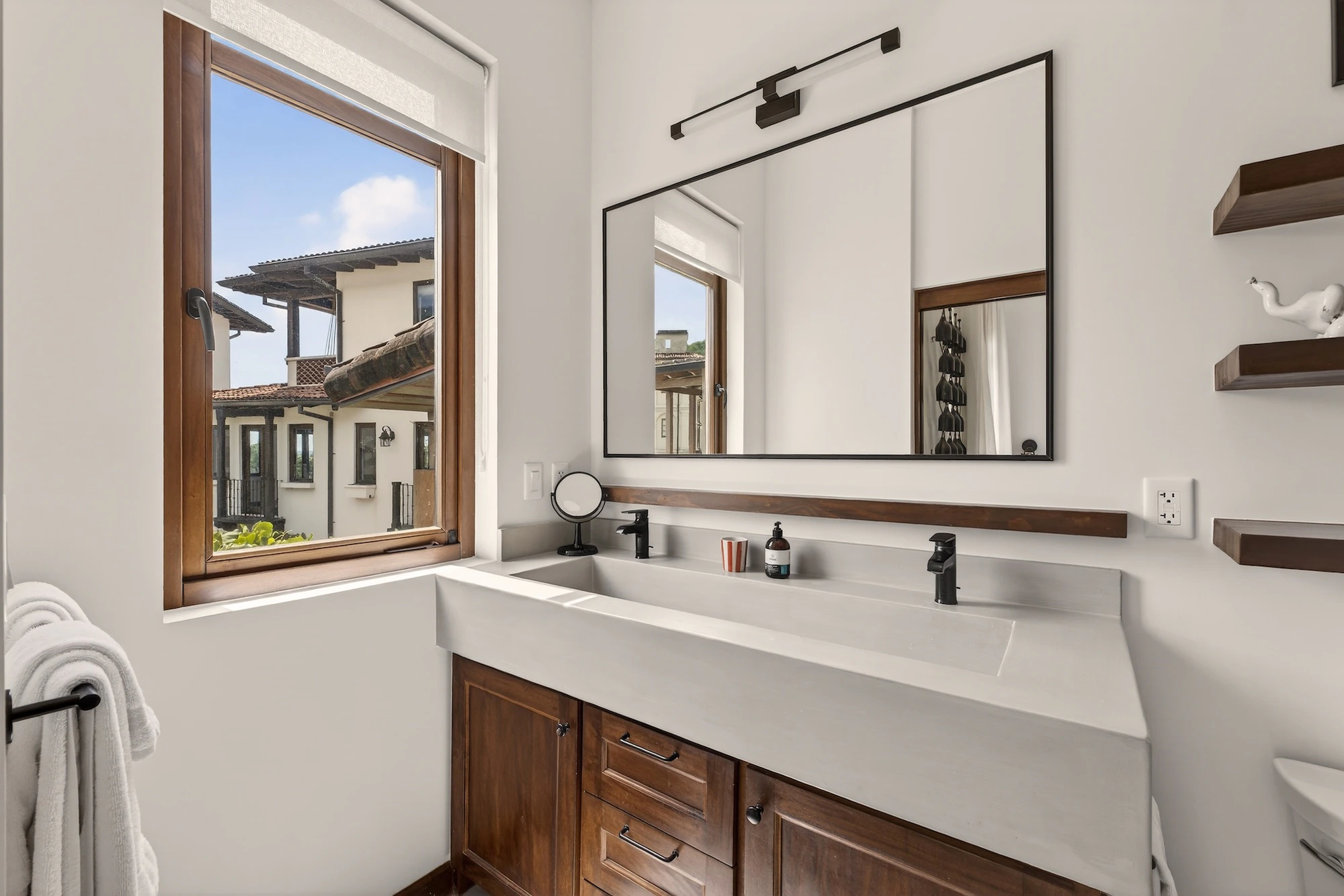 Coralina Flat | 206 Plaza Pienza