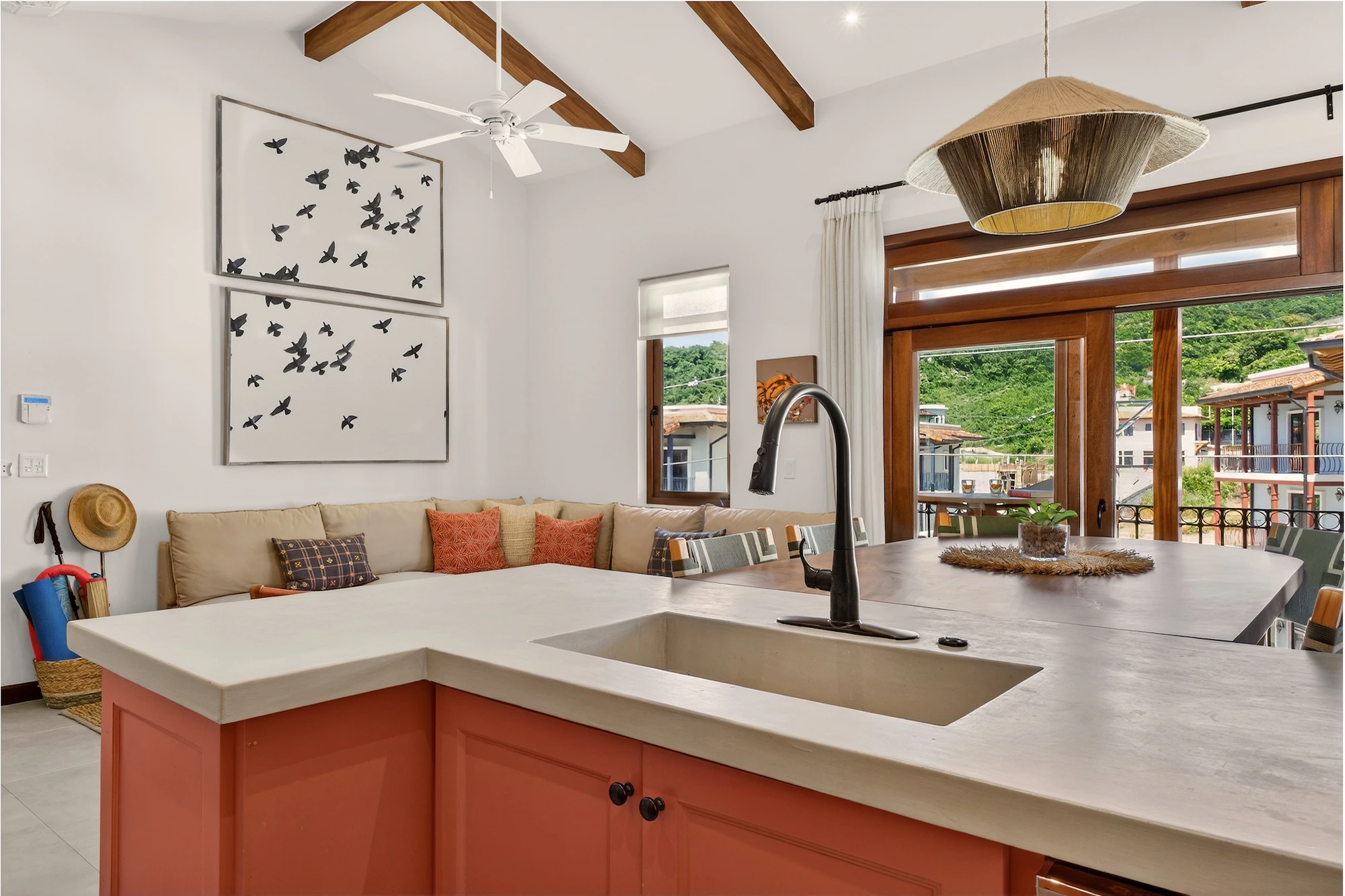 Coralina Flat | 206 Plaza Pienza