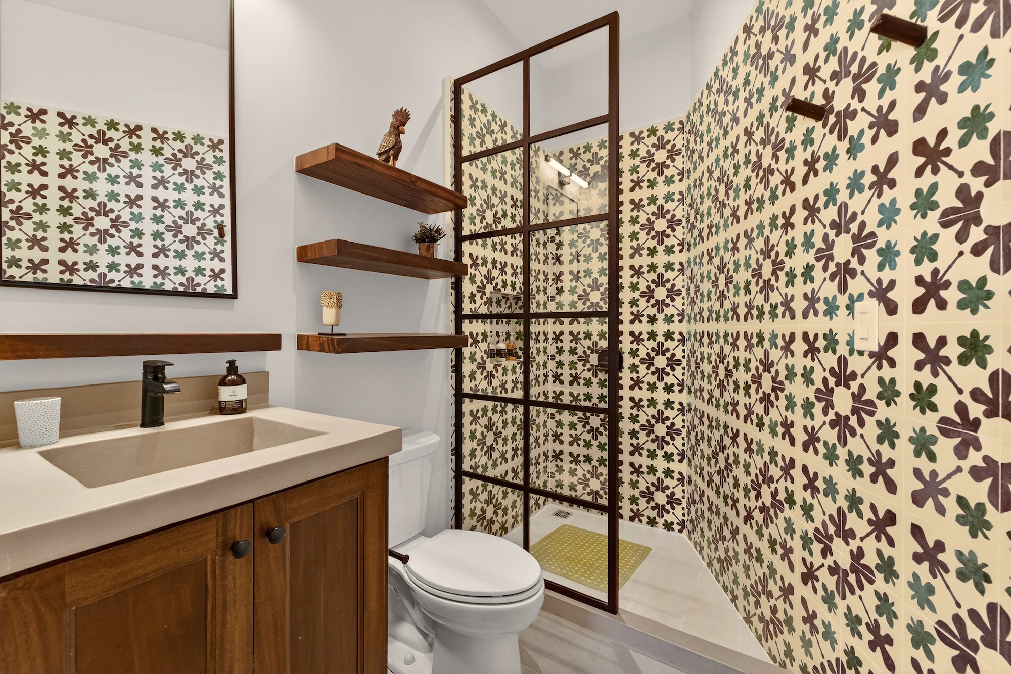 Coralina Flat | 206 Plaza Pienza