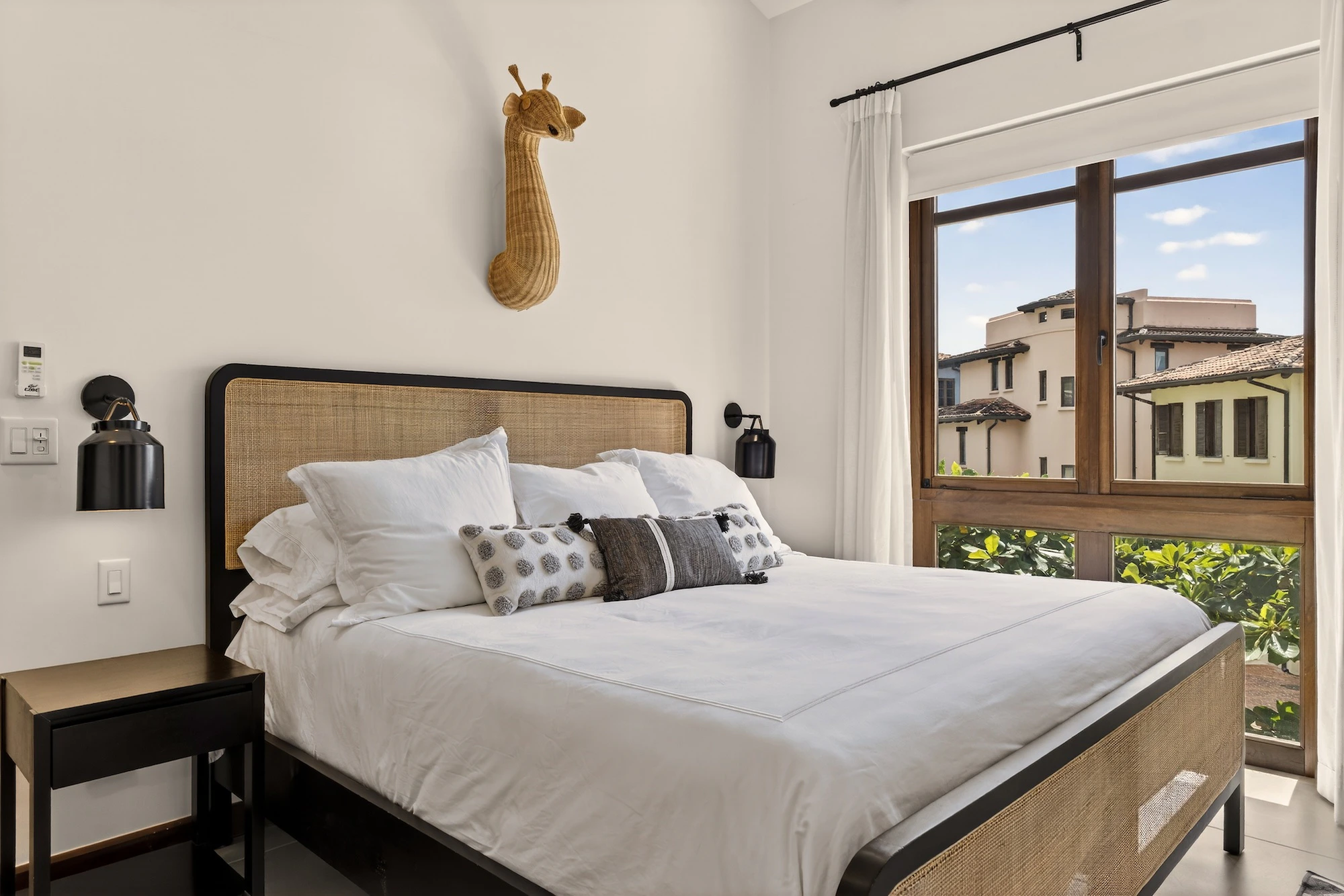 Coralina Flat | 206 Plaza Pienza