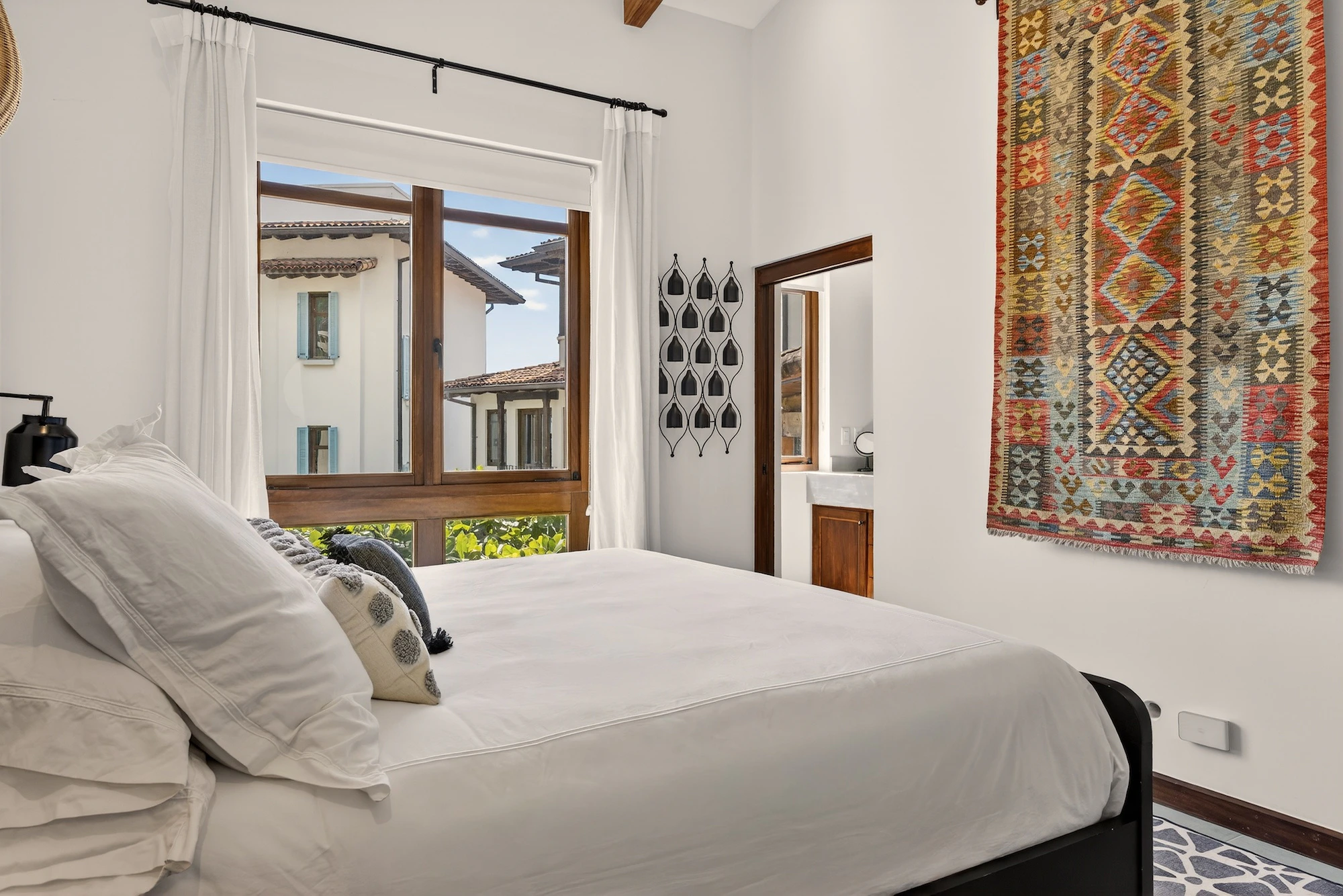 Coralina Flat | 206 Plaza Pienza