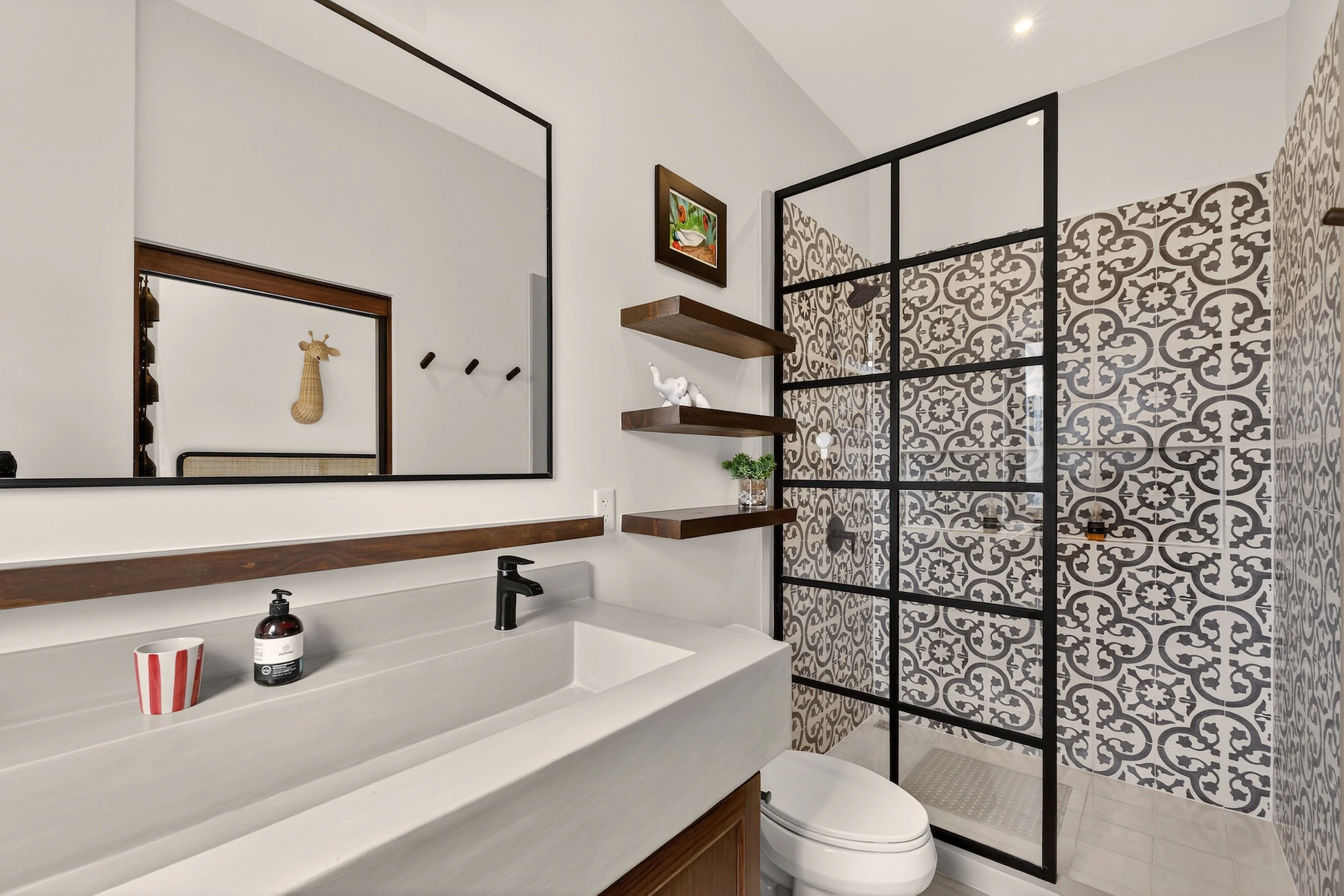 Coralina Flat | 206 Plaza Pienza