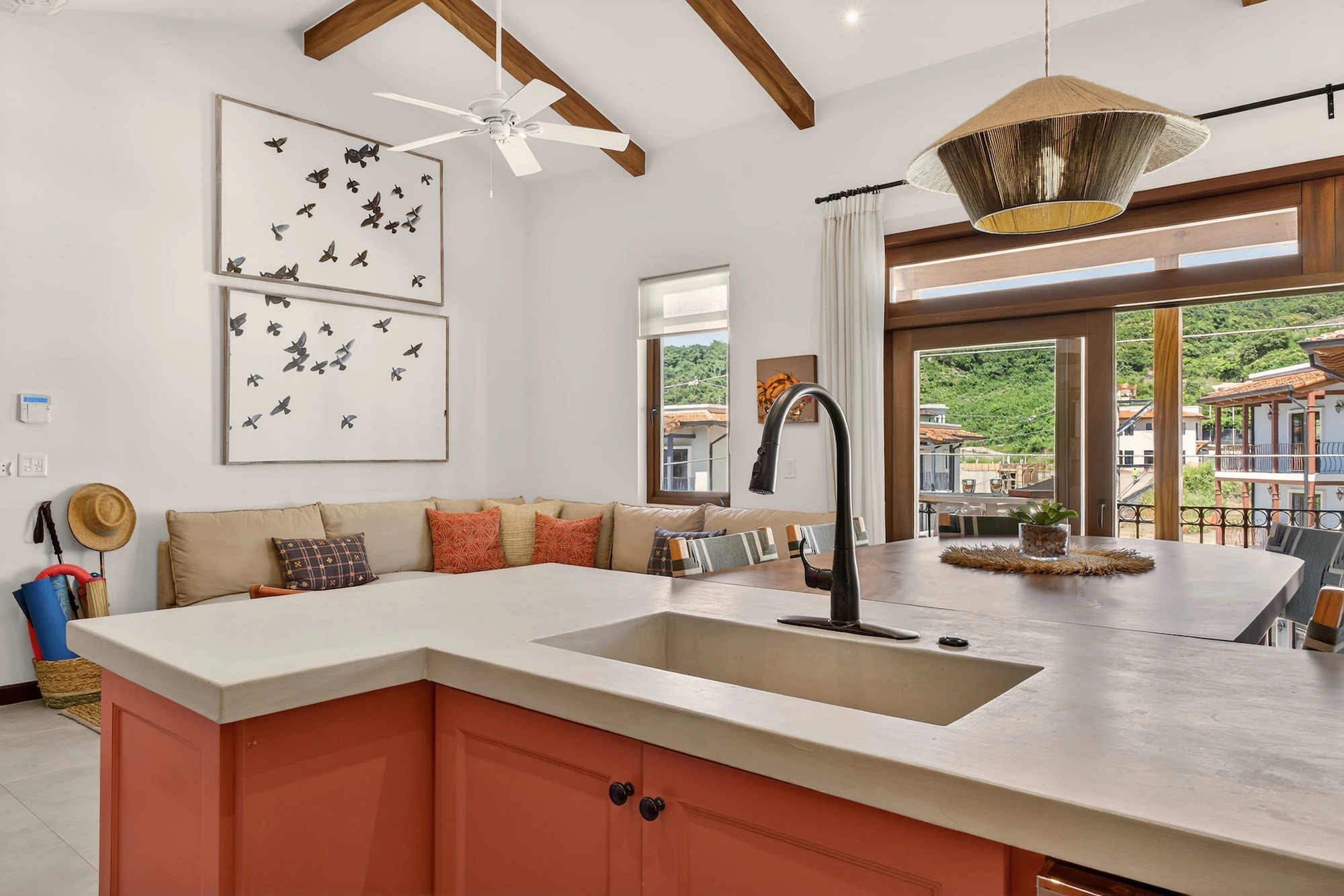 Coralina Flat | 206 Plaza Pienza