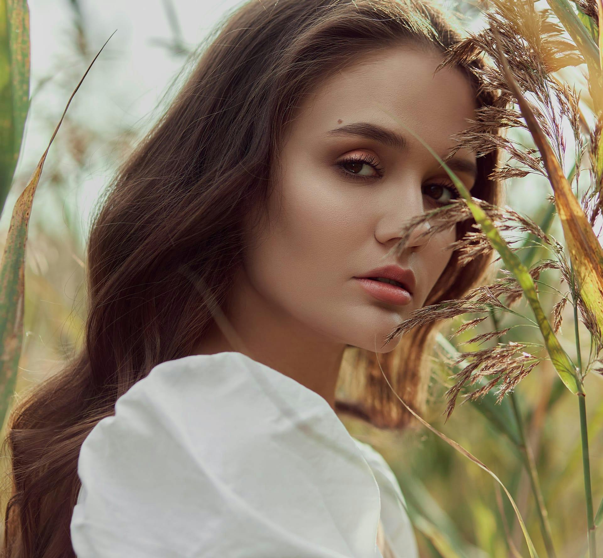 woman with long wavy brown hair