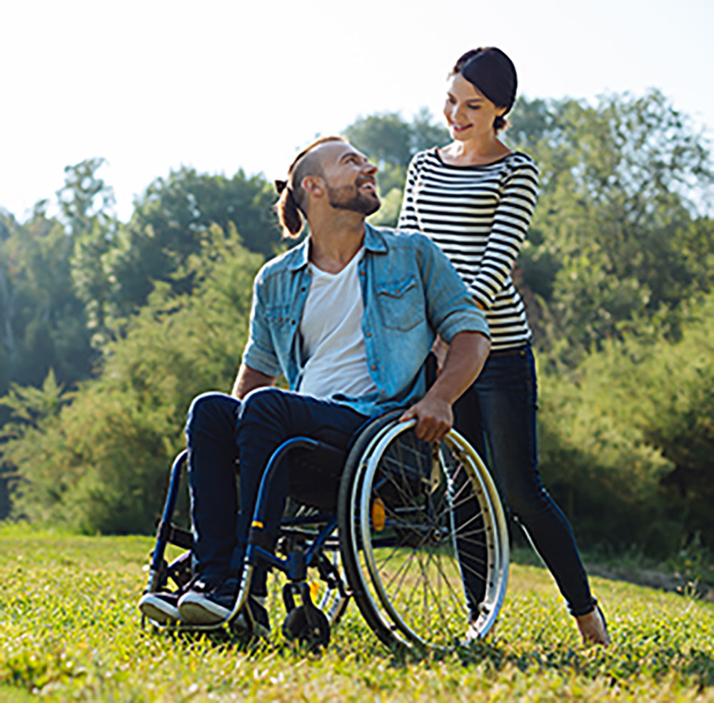 Sfeerbeeld_Koppel met rolstoel_02_AS_168020617_square