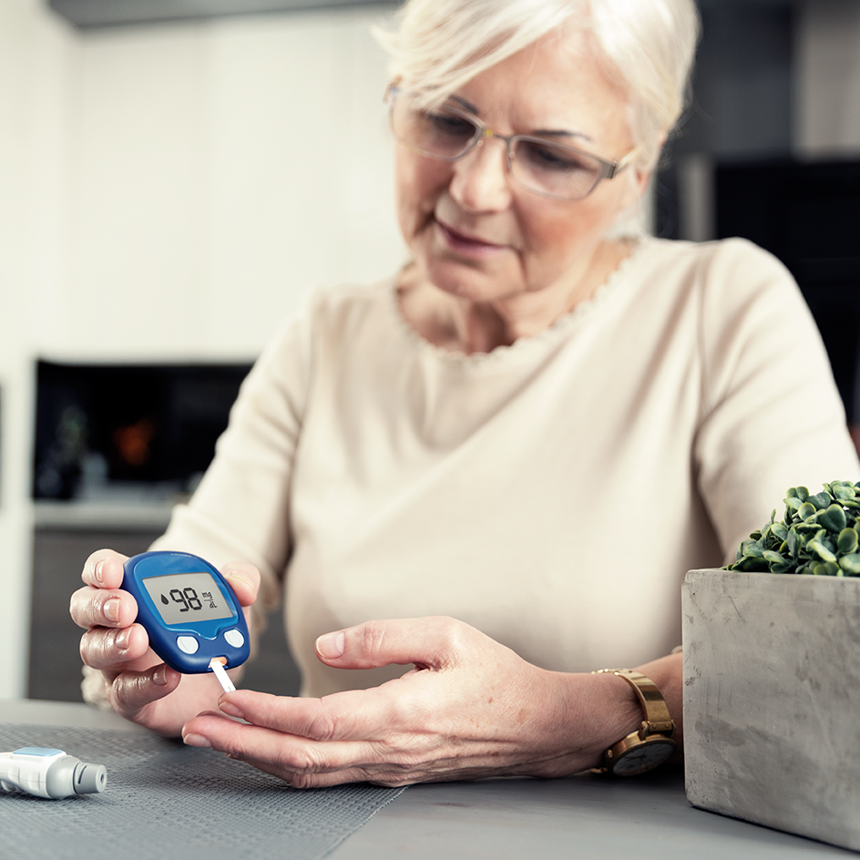 Met een glucosemeter kan je het suikergehalte in je bloed zelf opvolgen. Dit is belangrijk om te weten wanneer je insuline moet spuiten.