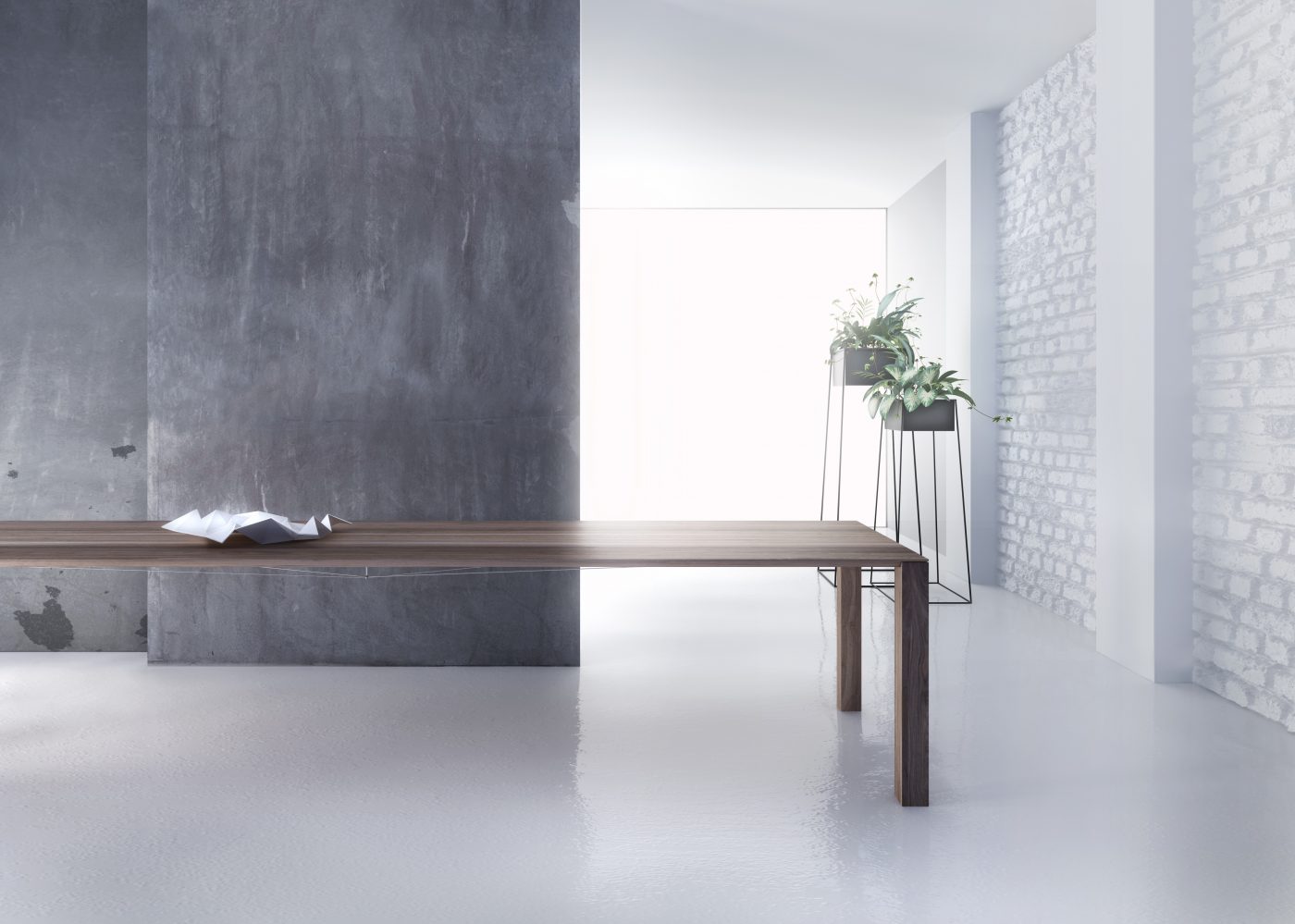 Minimalistisches Interieur mit einem langen Holztisch, auf dem ein aufgeschlagenes Buch liegt, grau strukturierten und weißen Backsteinwänden, glänzendem weißem Fußboden und zwei hohen Pflanzgefäßen mit grünen Blattpflanzen in der Nähe eines großen hellen Fensters.