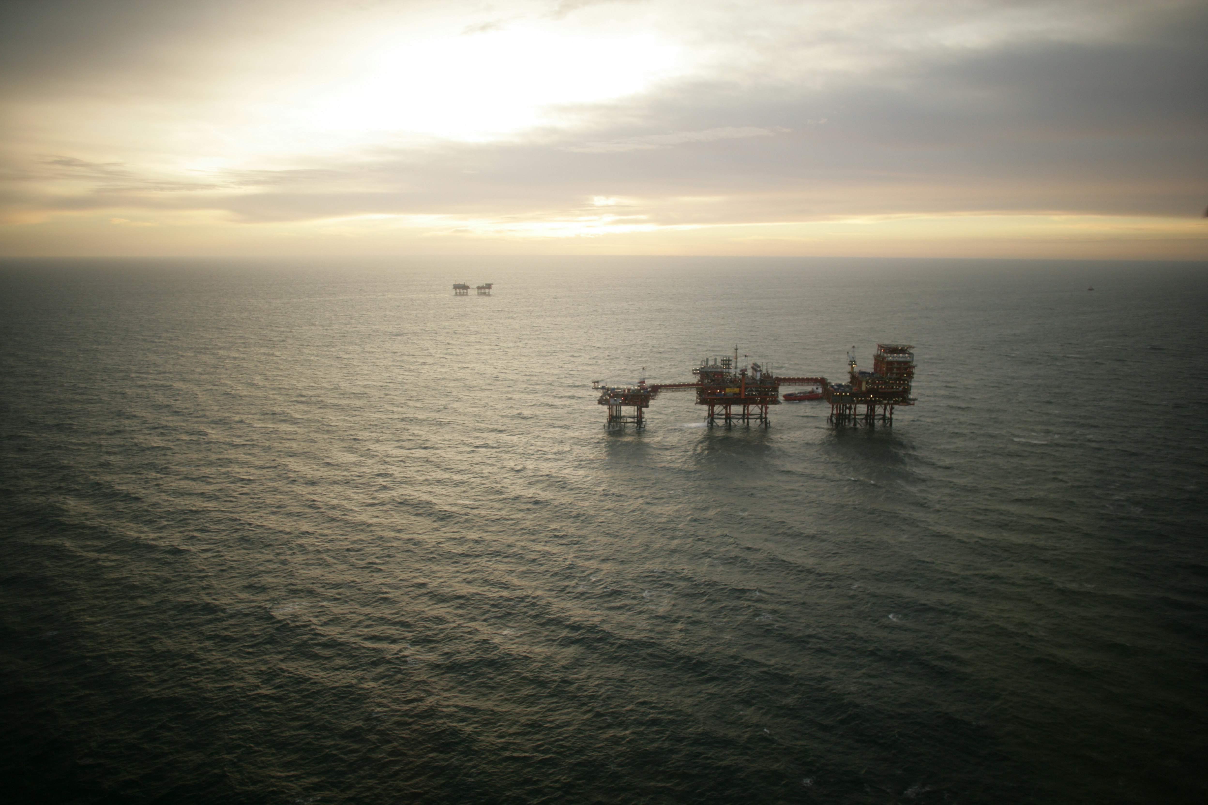 Rough gas storage on seabed