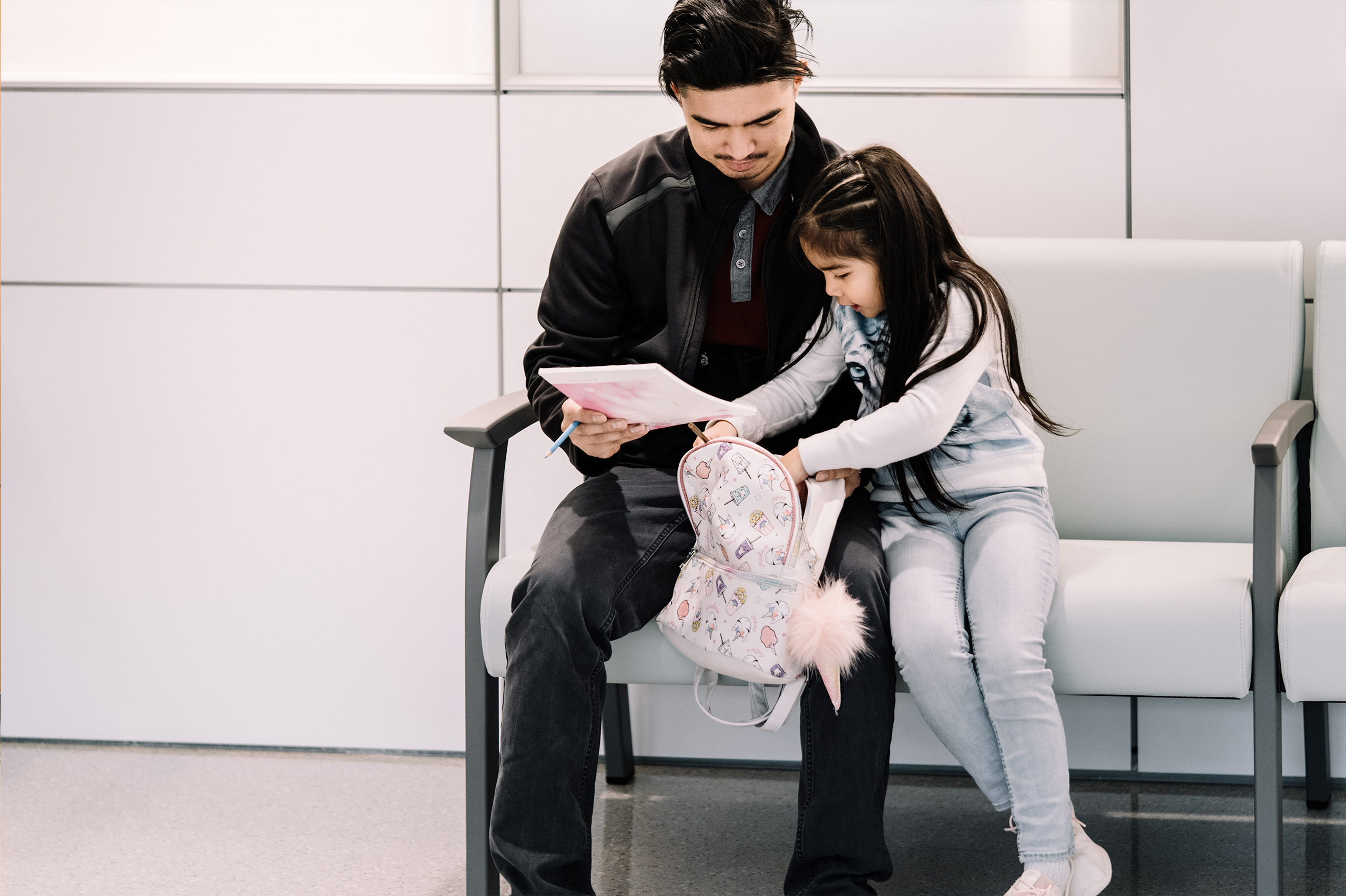 Healthcare lounge with patient and family seating