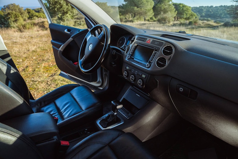 Front seats of VW Tiguan with 4WD and Roof tent from Balkan Campers in Kamenjak National Park, Croatia